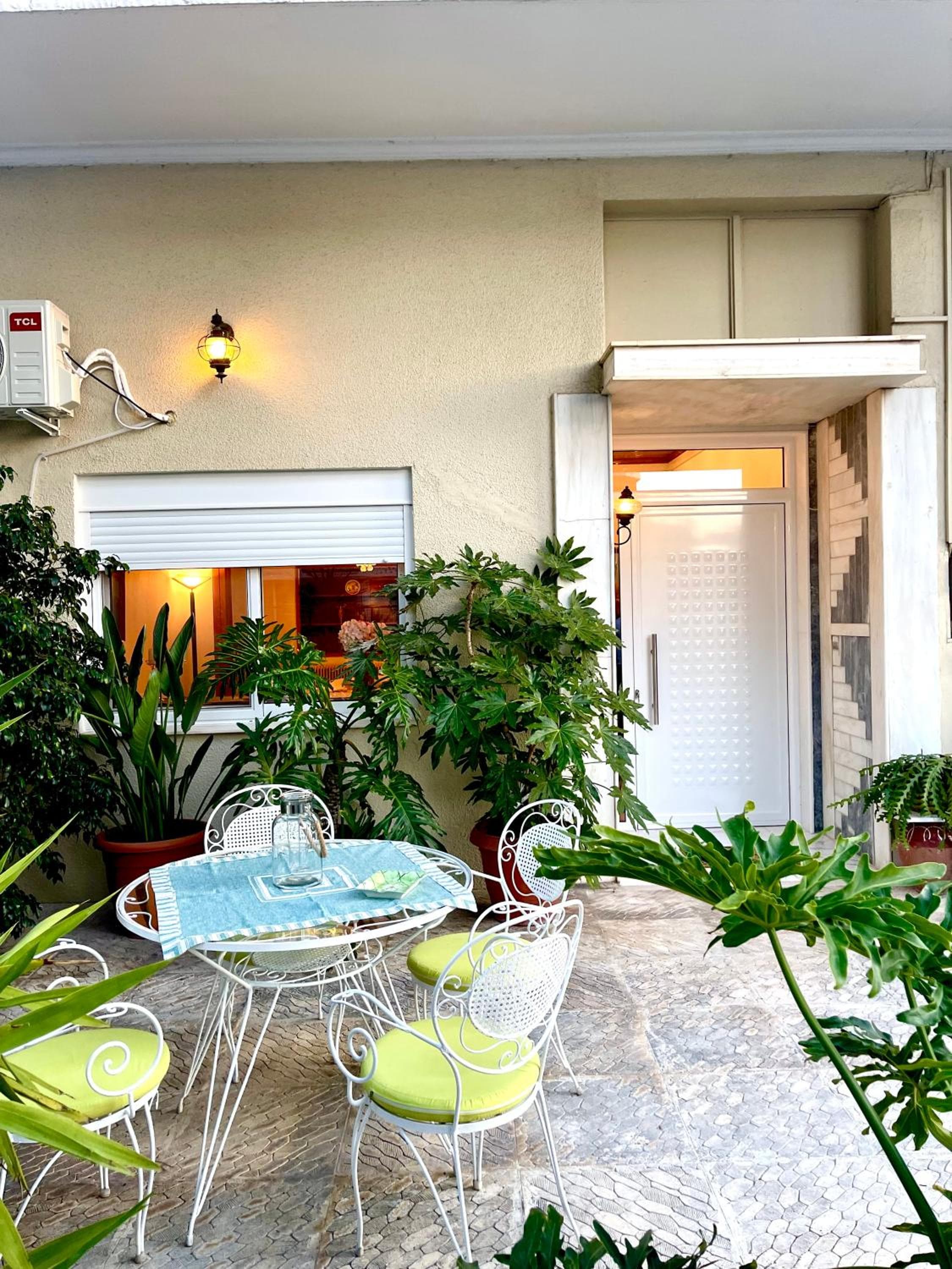 Emerald Luxury Apartments - ATH Airport