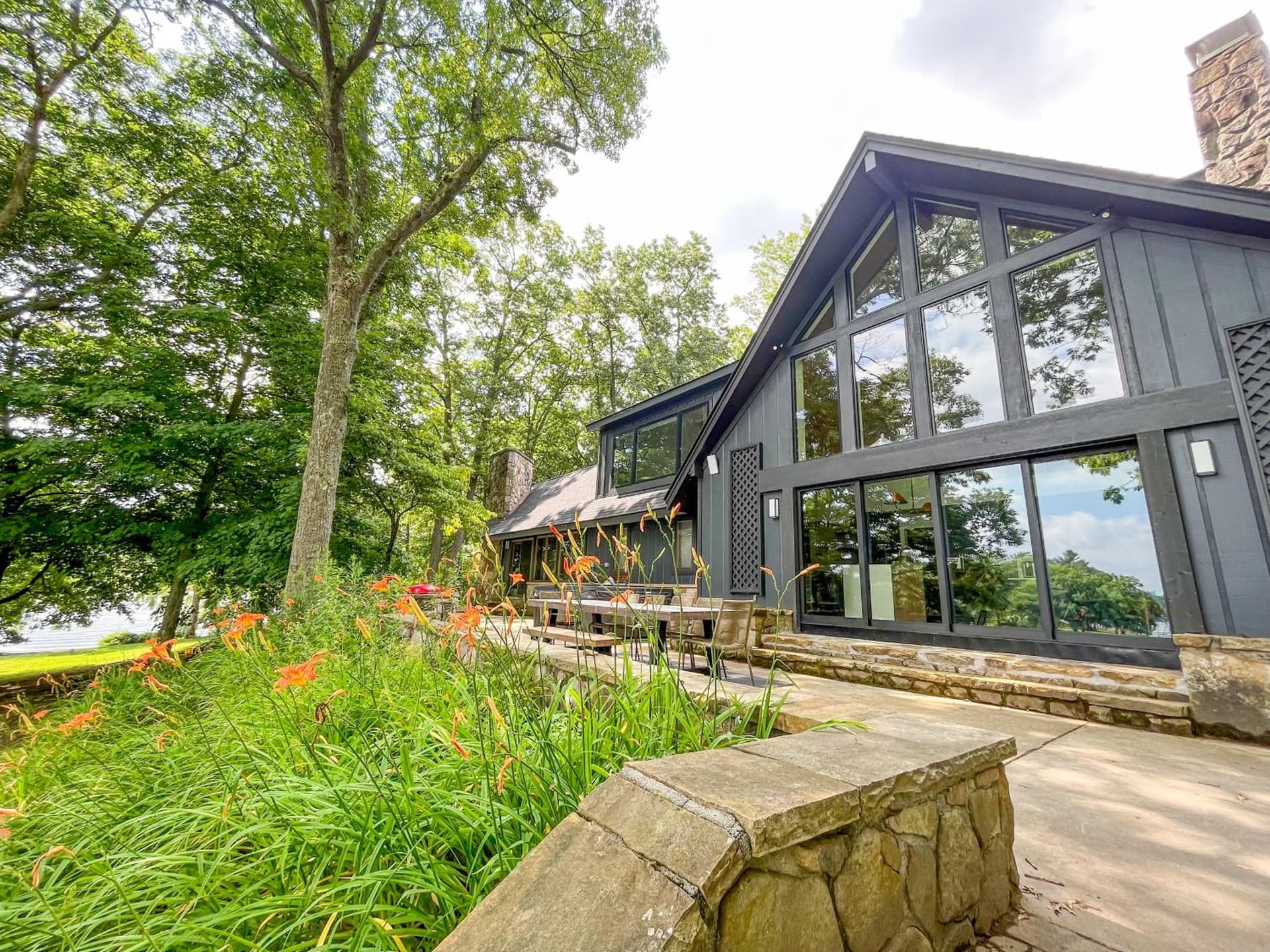 Luxury Expansive Lakefront Newly Renovated