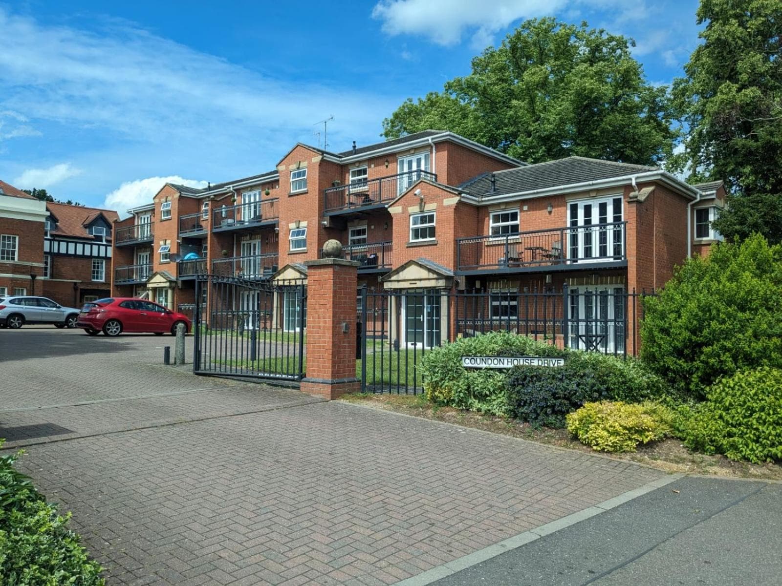 Stylish Modern Apartment, FREE SECURE Parking