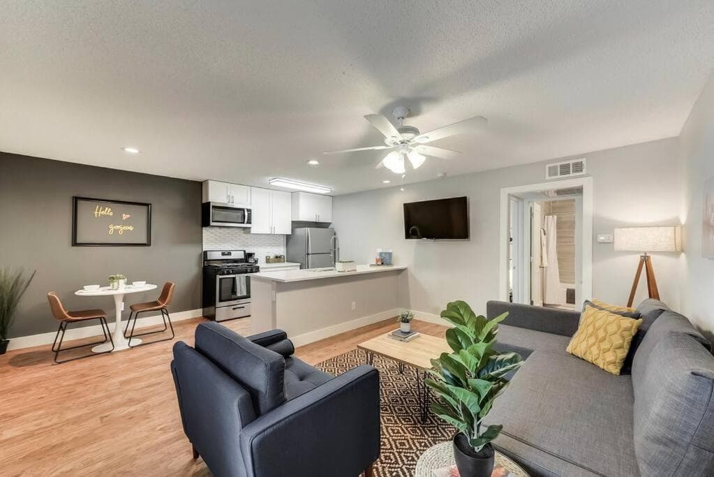 Global Cup Hello Gorgeous Flat near Downtown!