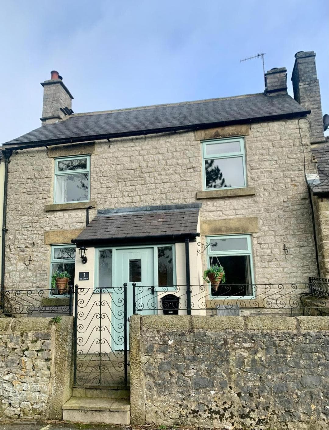 The Beautiful Bobbin - Premium Cottage with views, local walks, wood burner & pubs