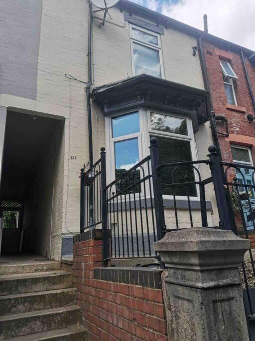 Stylish home close to Arena