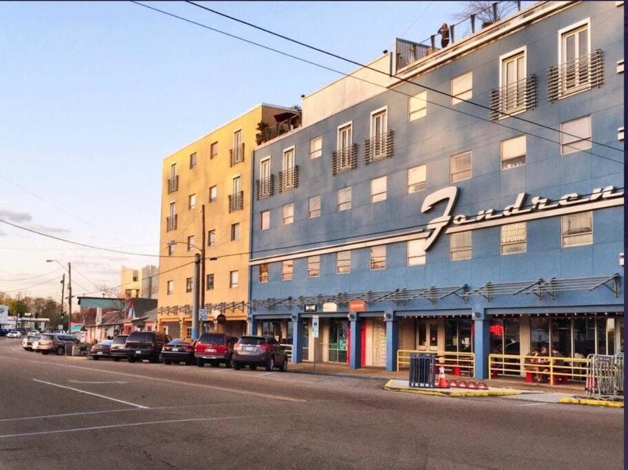 Short Walk to JSU Stadium, Hospitals, and Bars in Fondren