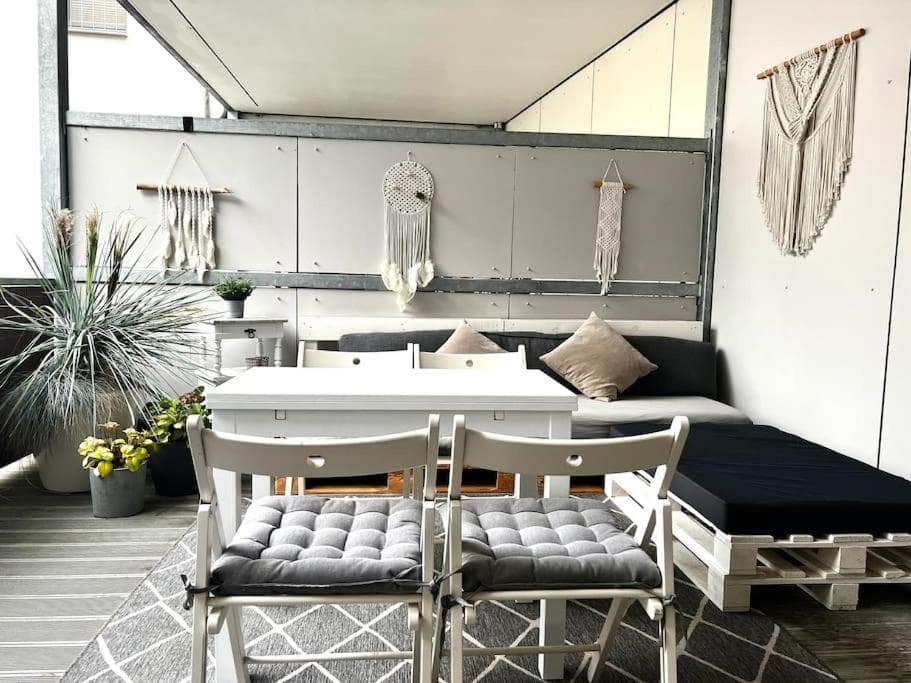 Moderne Galeriewohnung mit Balkon und Stellplatz am Wenigemarkt