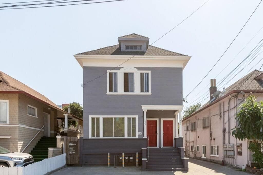 Modern Apt near all conveniences