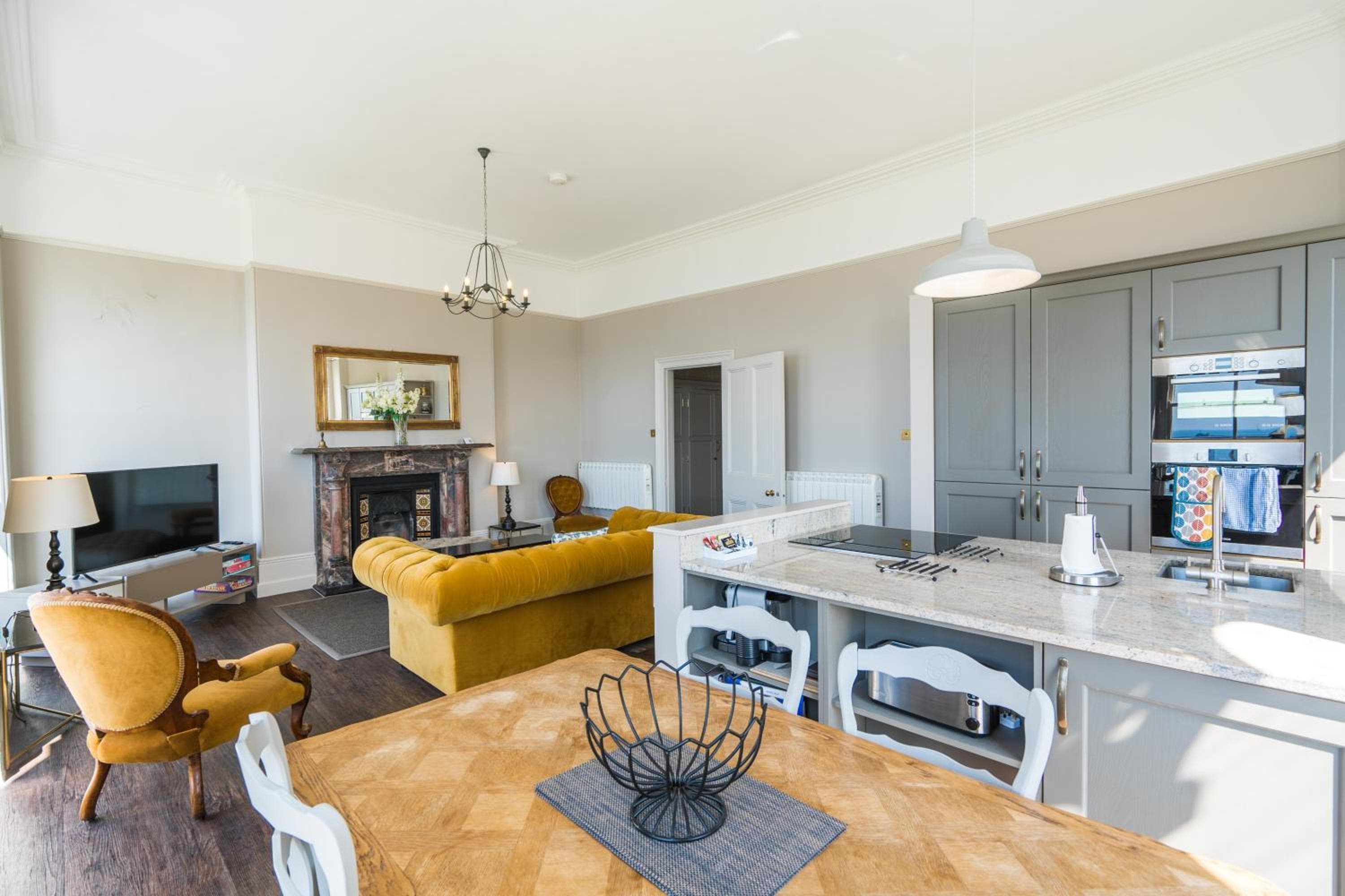 1 Elliot Terrace 2
