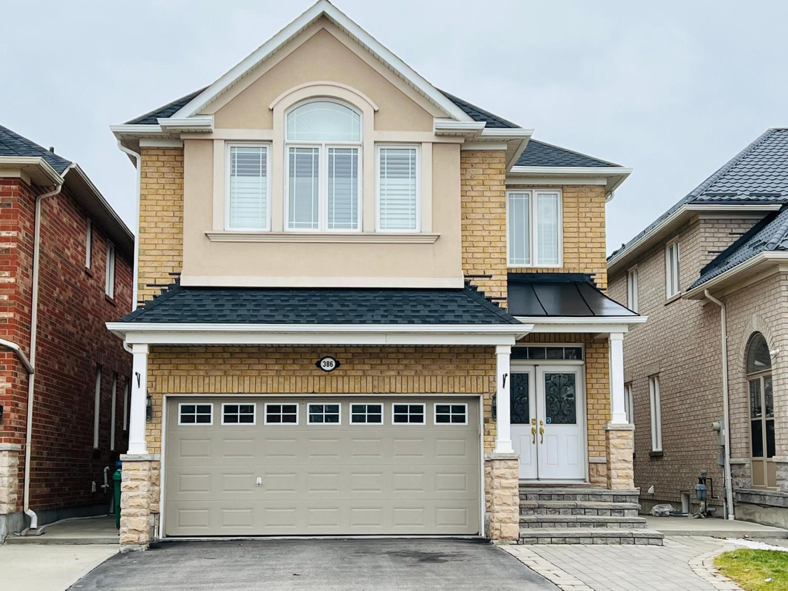 Cozy 5 Bedroom House near Toronto Airport