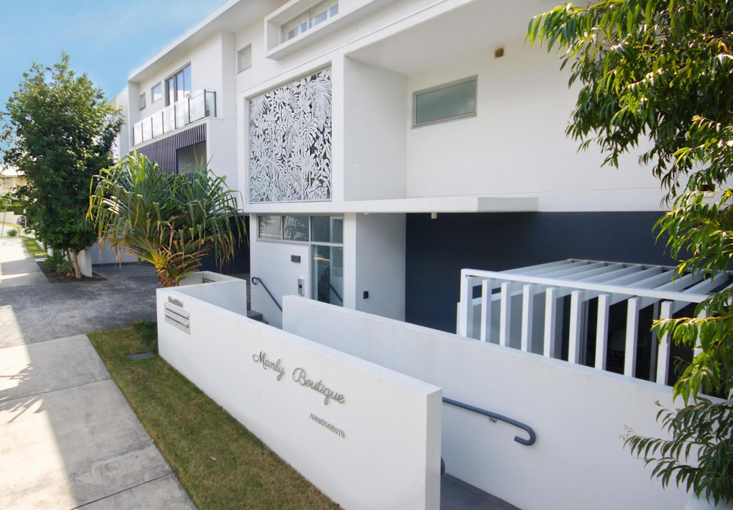 Location, location, location - spacious apartment