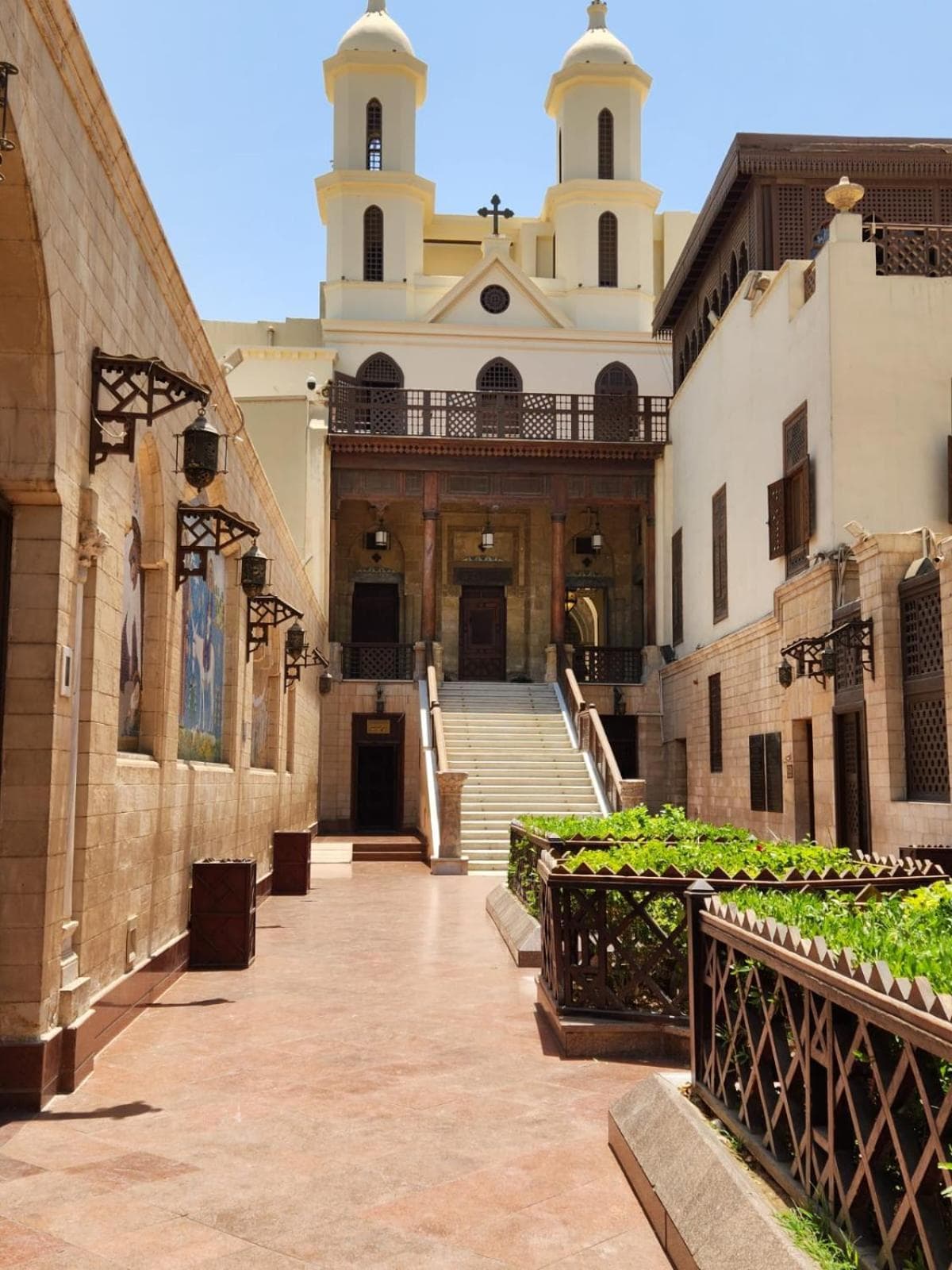 Crystal pyramid inn
