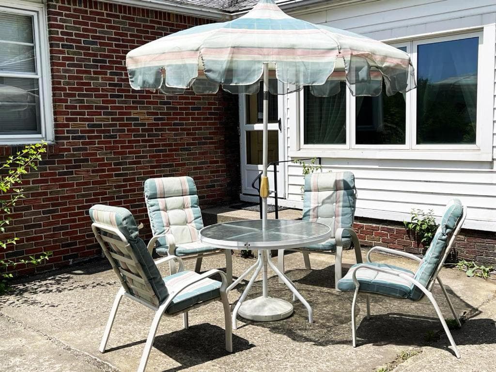 Entire Home in Buffalo - 6 Guests 3 Bedroom 1 Bath - Convenient Location - 25min to Niagara Falls