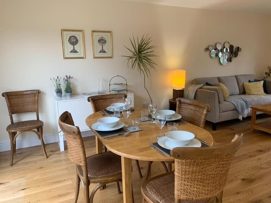 3 Bedroom House with Parking and Garden 28WC
