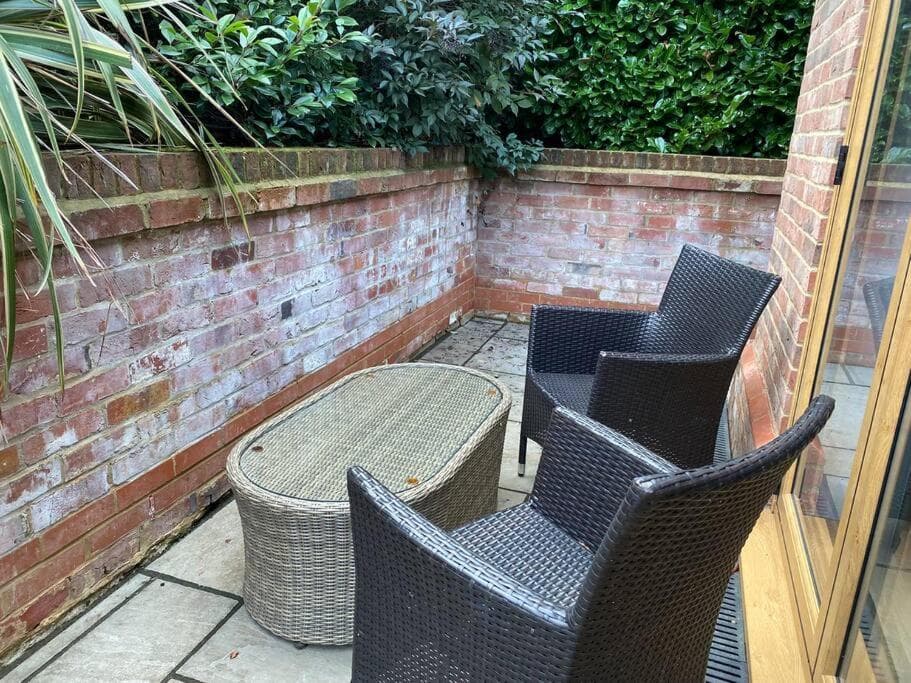 Stansted Airport Luxury Annexe with Parking.
