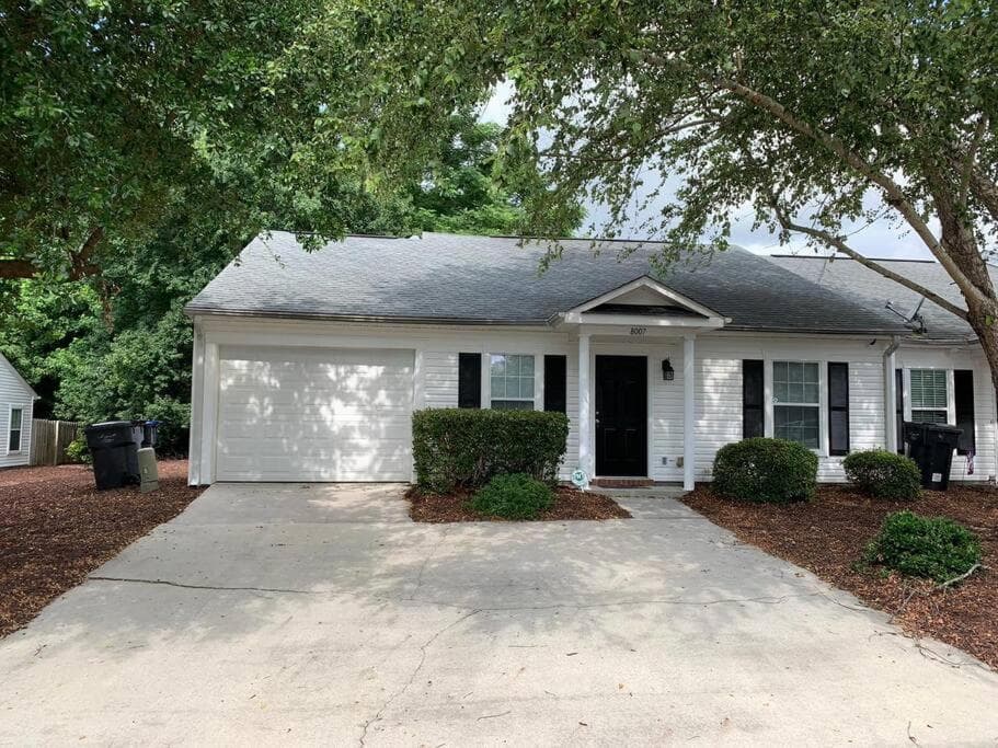 Comfy, Stylish Townhome Near I-20!