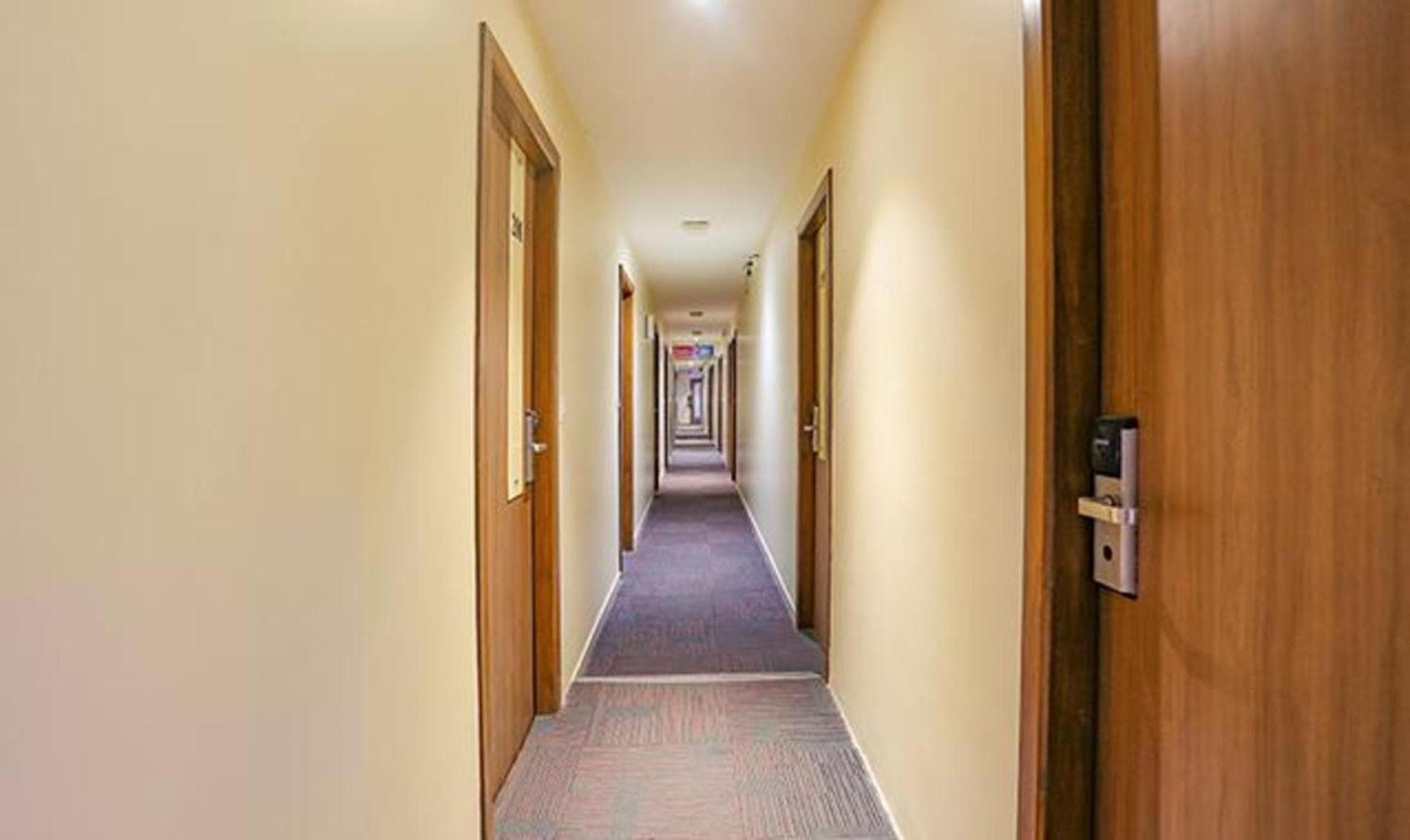 FabHotel Royal International - Nr Mumbai International Airport