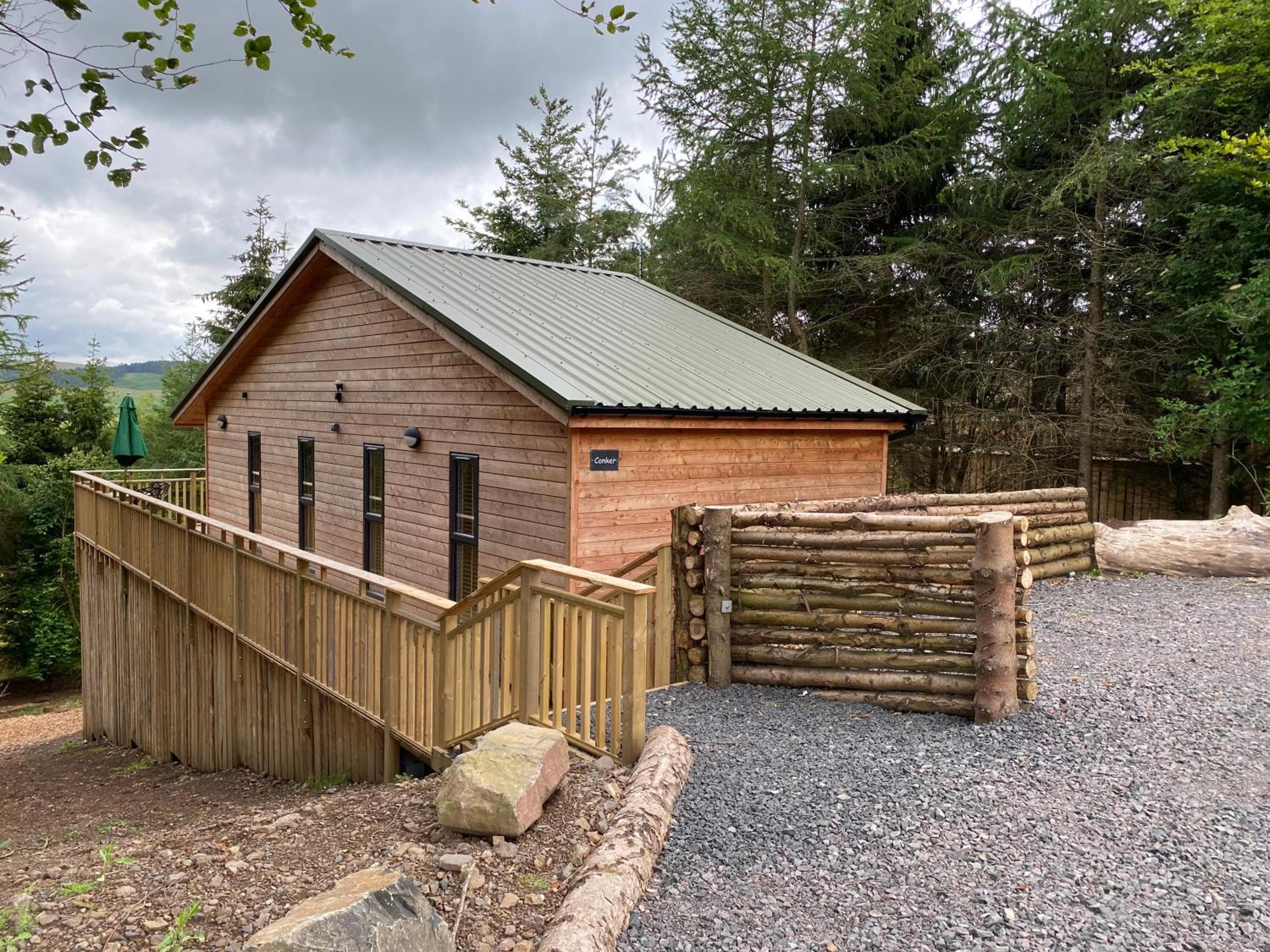 Holly Berry Lodge with Hot Tub