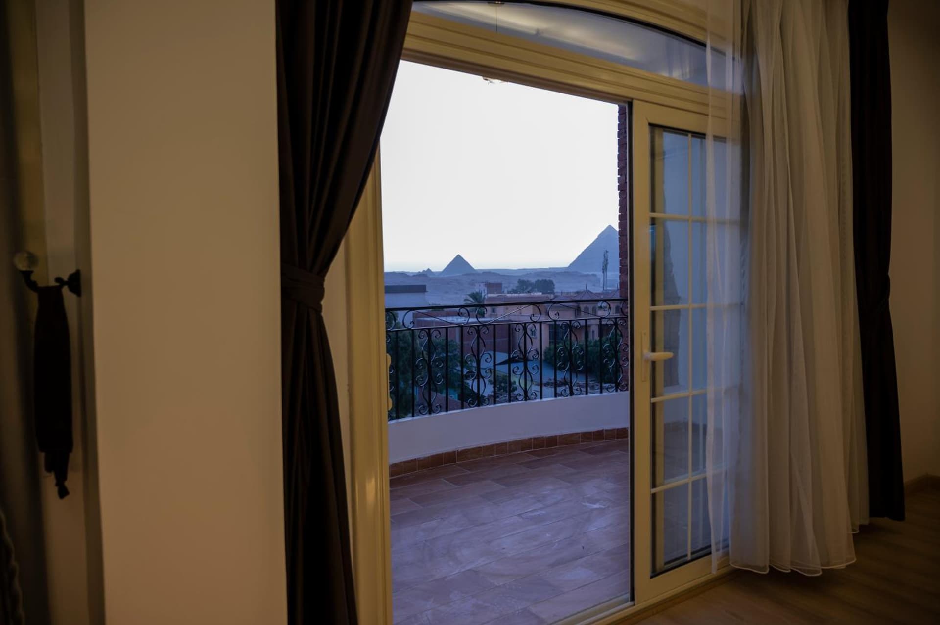 Palm Pyramids View INN
