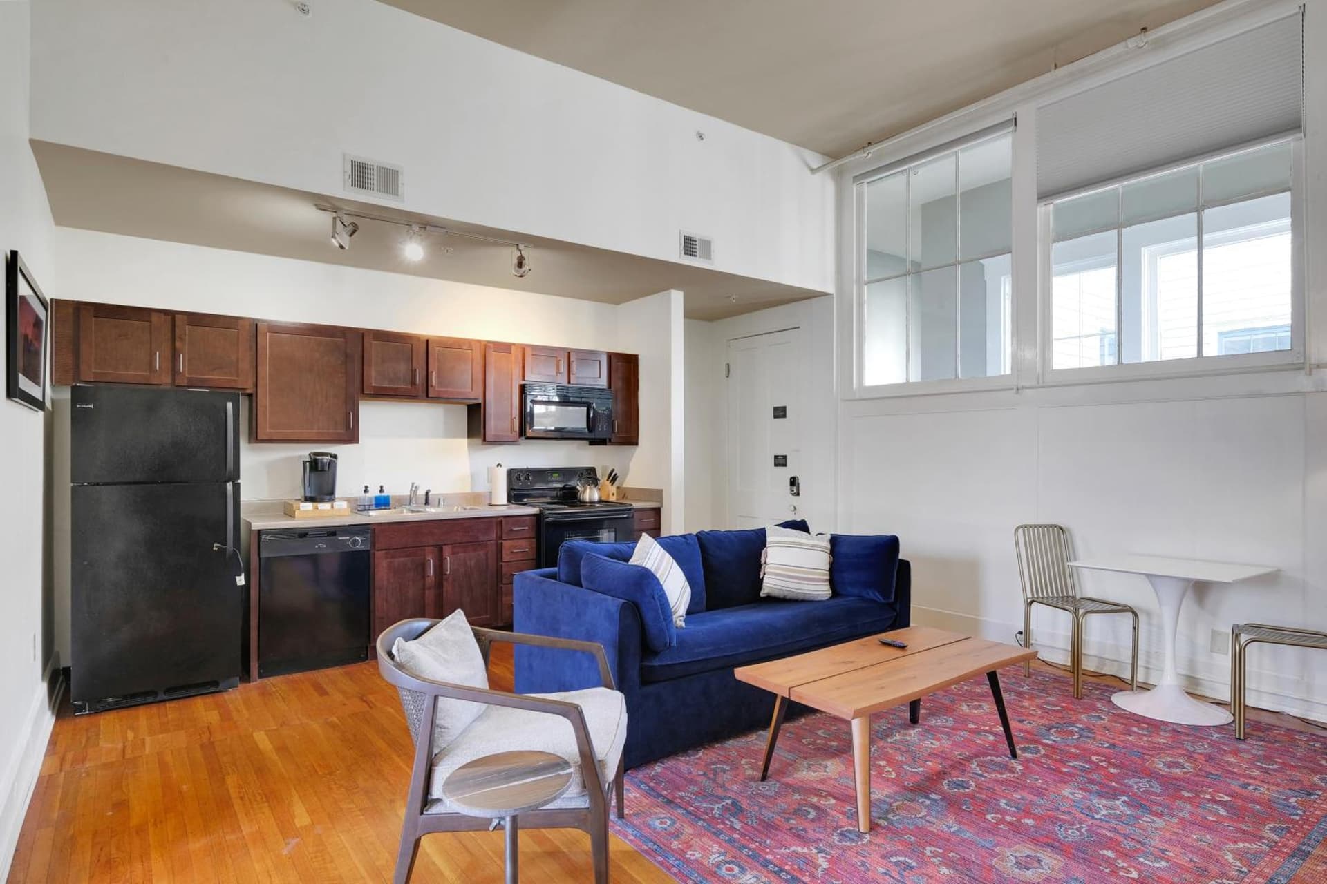 Apartment With King Bed In Downtown Louisville 4