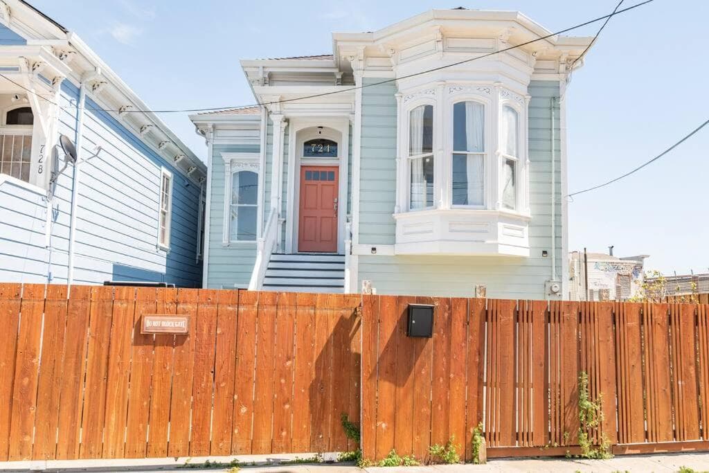 Luxury Victorian House 10 mins to SF, Rose Garden & 3 Private Parking