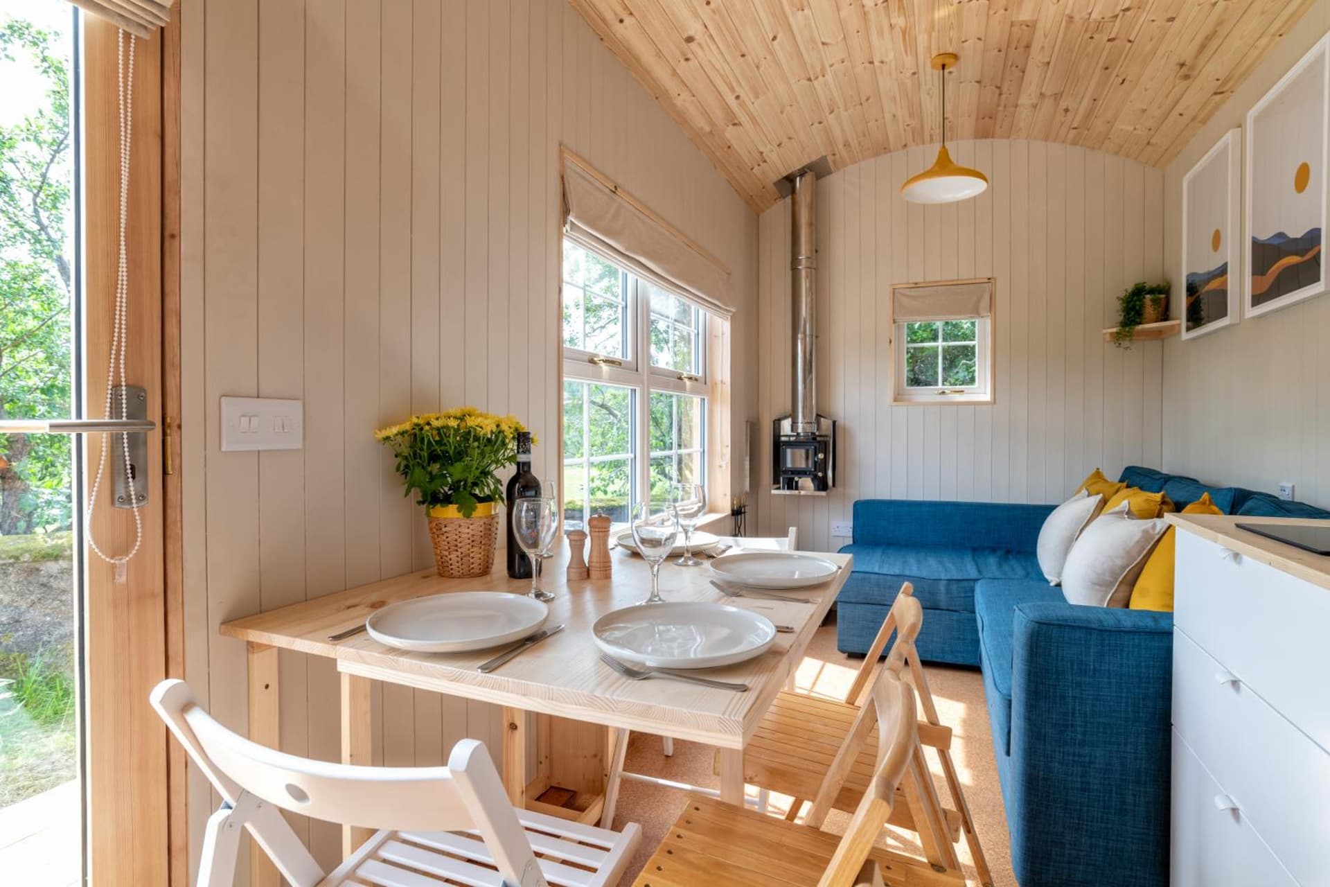 Ailsa- Enchanting Tiny House with wood burner and hot tub in Cairngorms