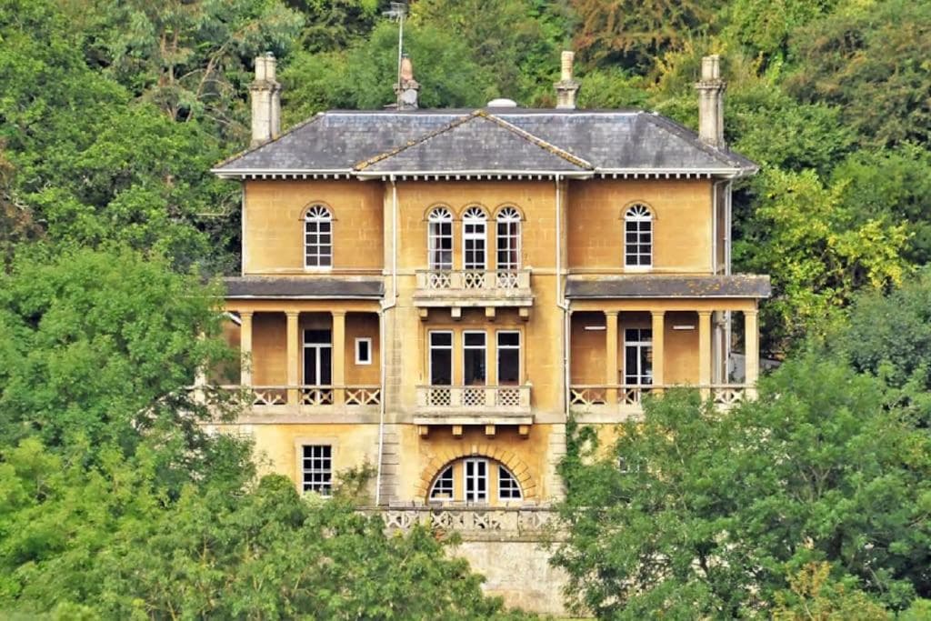 Fantastic historic Georgian villa, + tennis court.