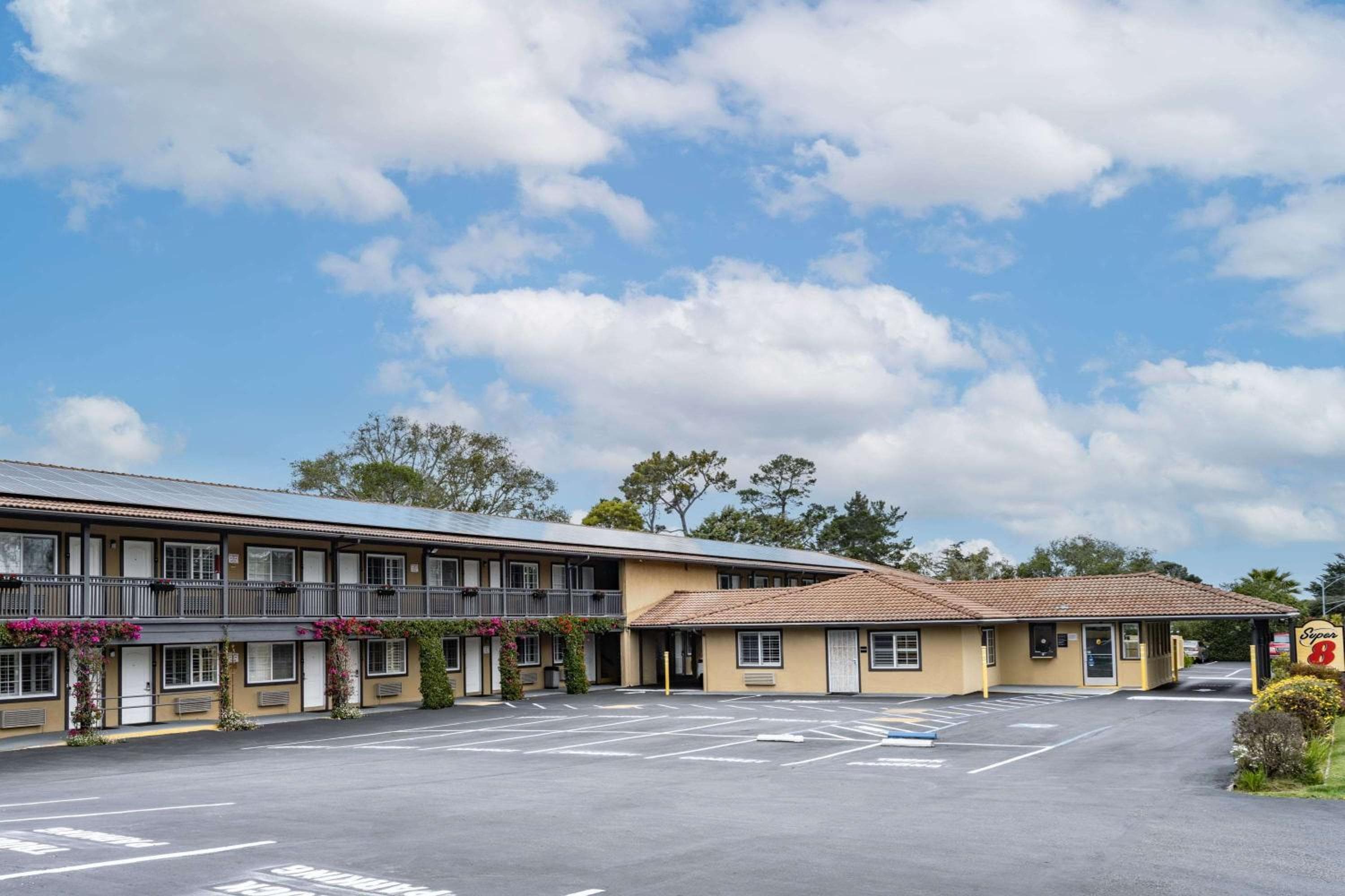Aura Inn Monterey
