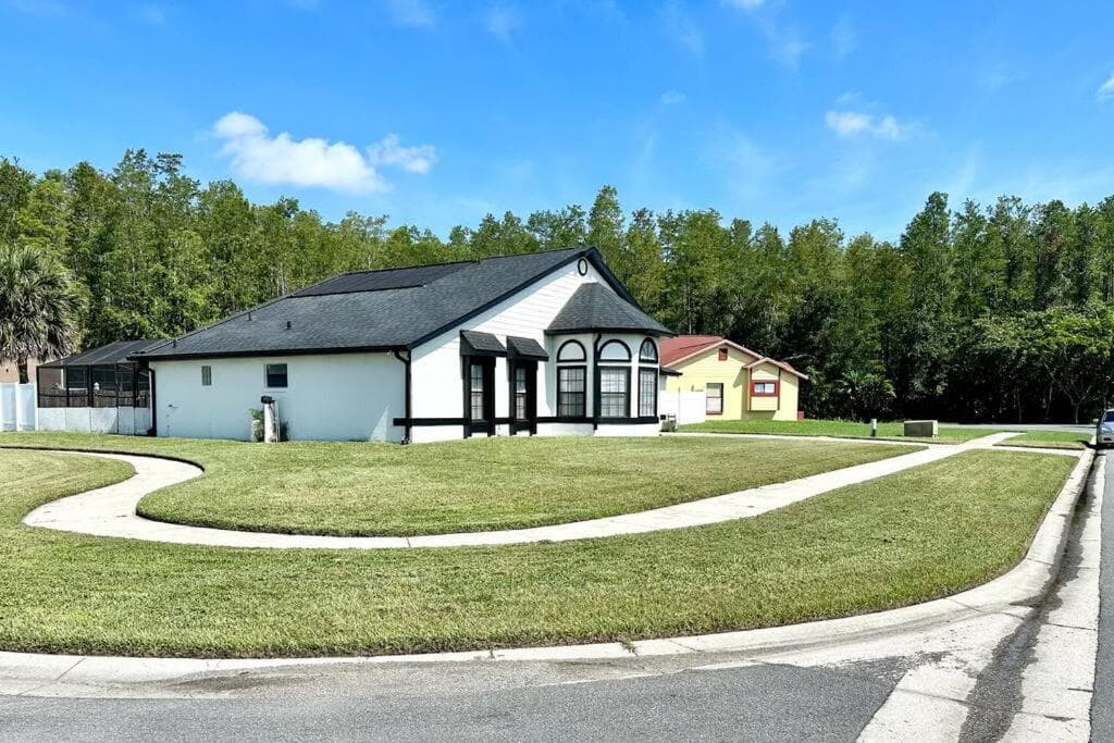 Superhost FREE Heated Pool 9 minutes to MCO 15 minutes to Disney Sleeps 8