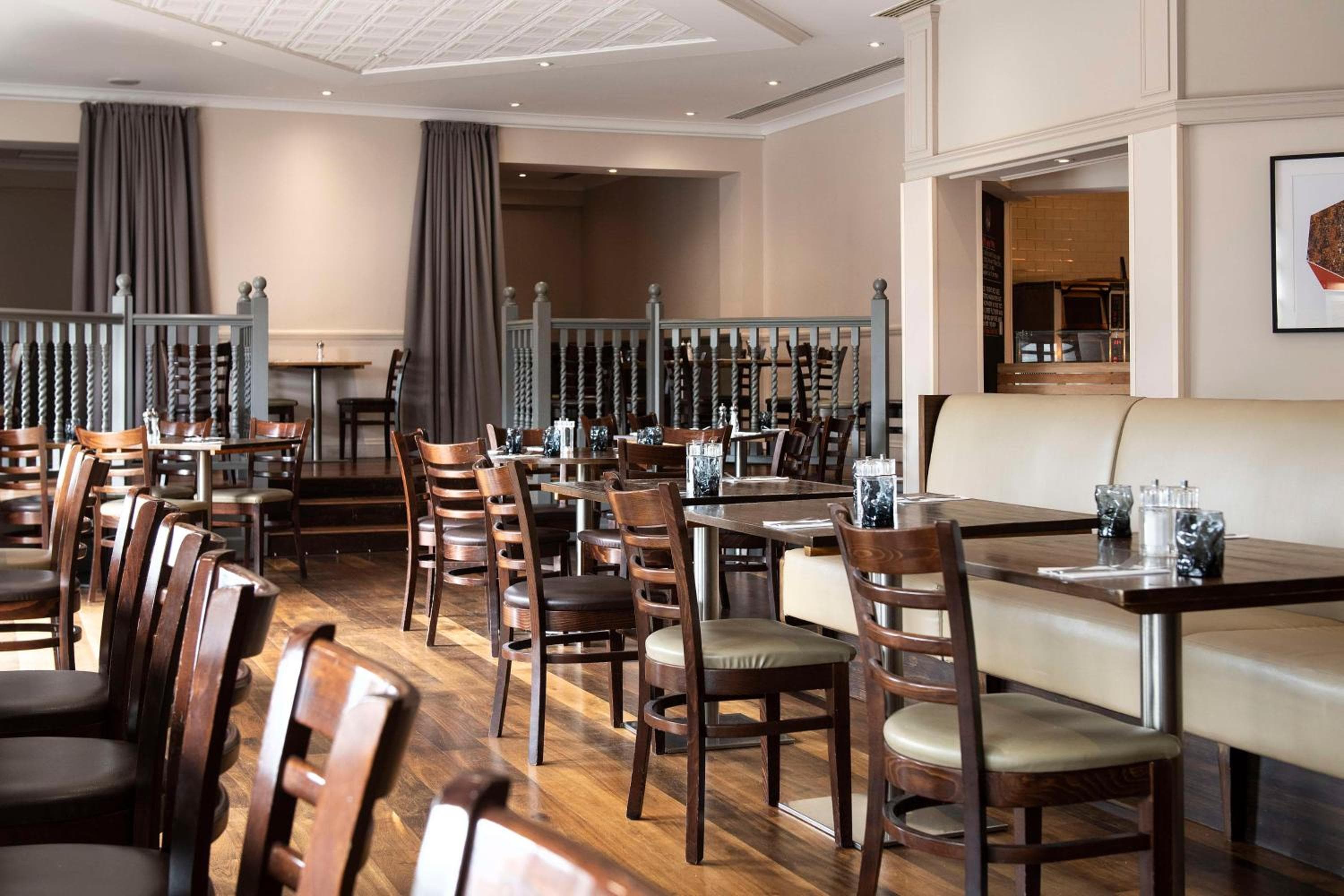 DoubleTree by Hilton Swindon Hotel 5