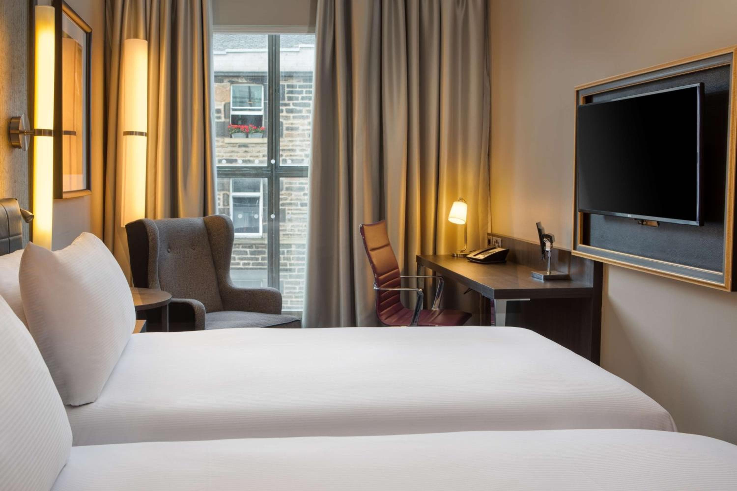 Doubletree by Hilton Edinburgh City Centre 5