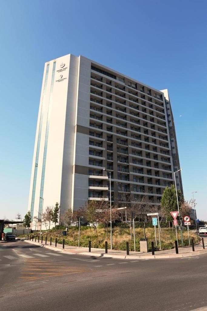 Menlyn Trilogy - 2 Bedroom & Great Views - No Loadshedding