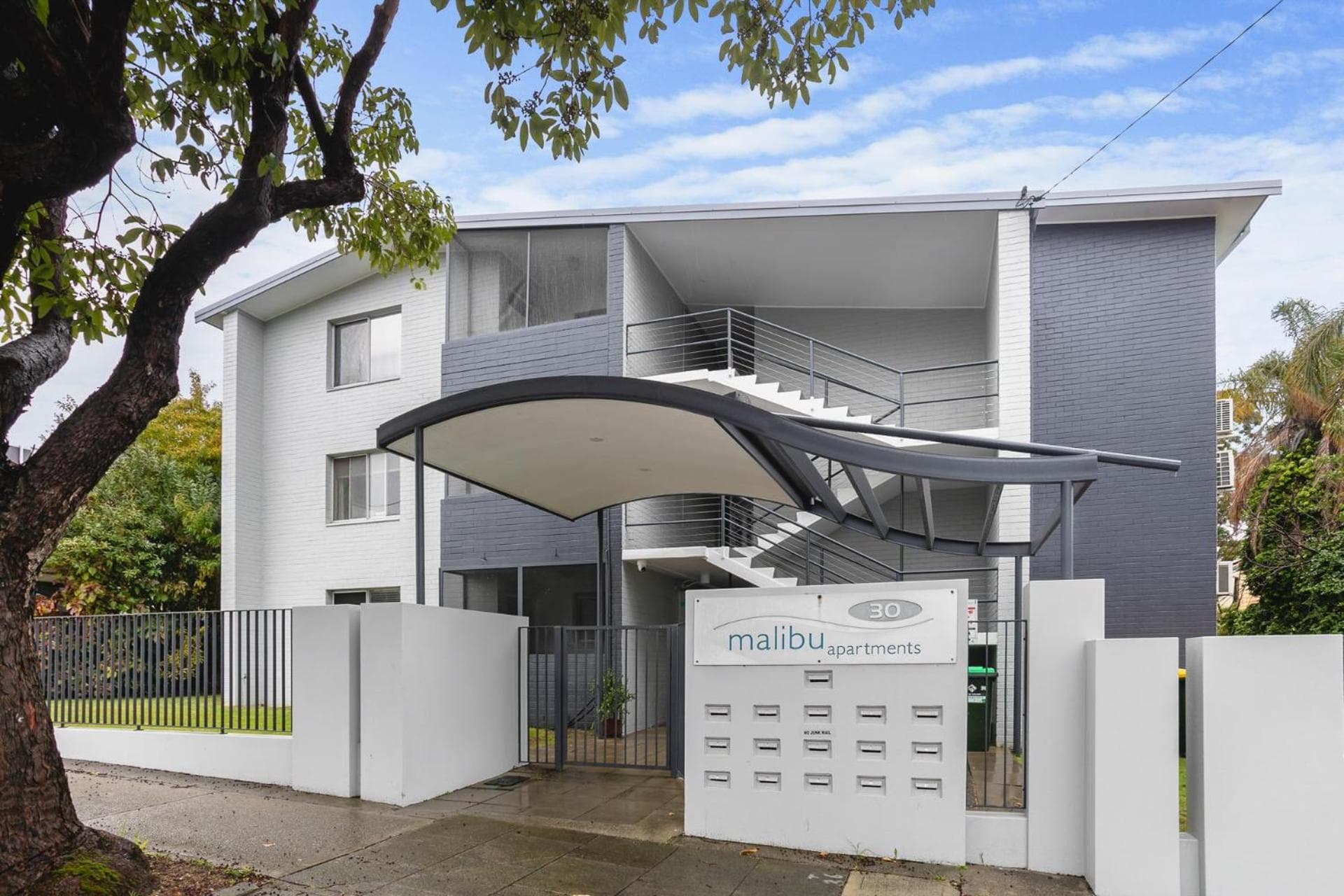 Malibu Apartments - Perth