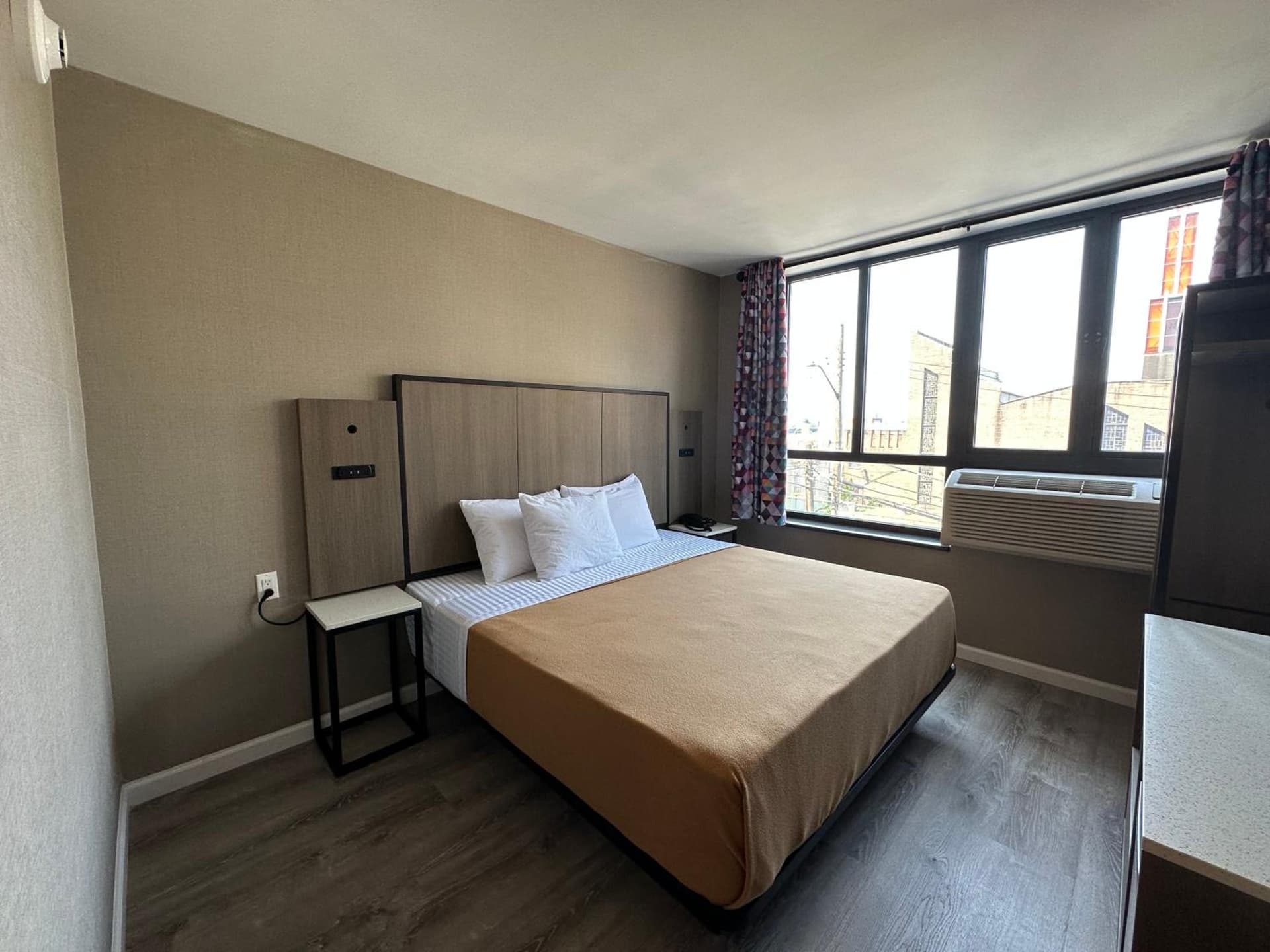 Regal Inn & Suites New York LaGuardia Hotel 3