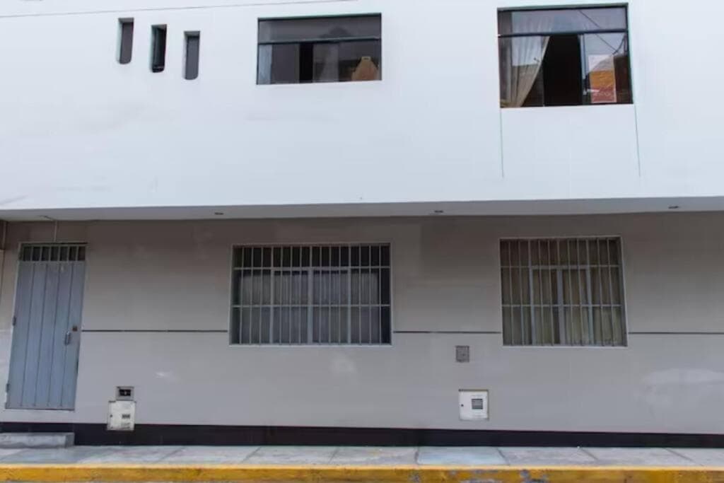Across from Lima Airport - A y J Familia