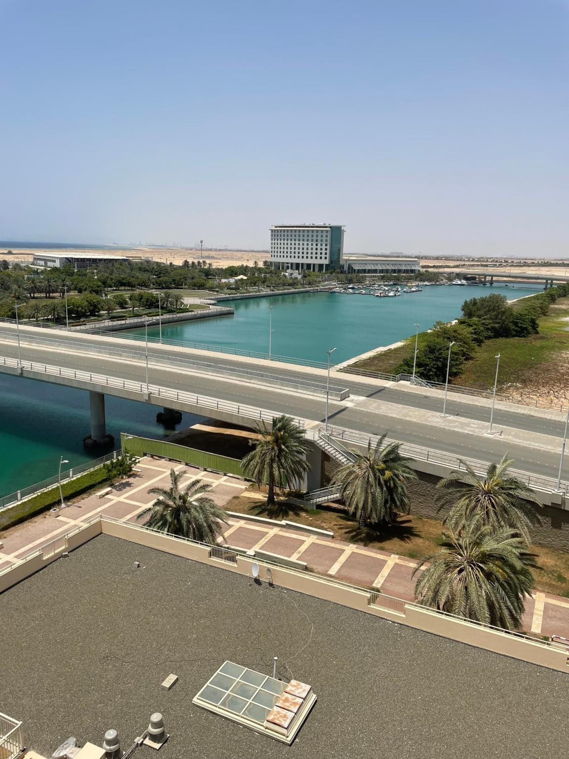 2 Bedrooms APT in Marina tower sea view