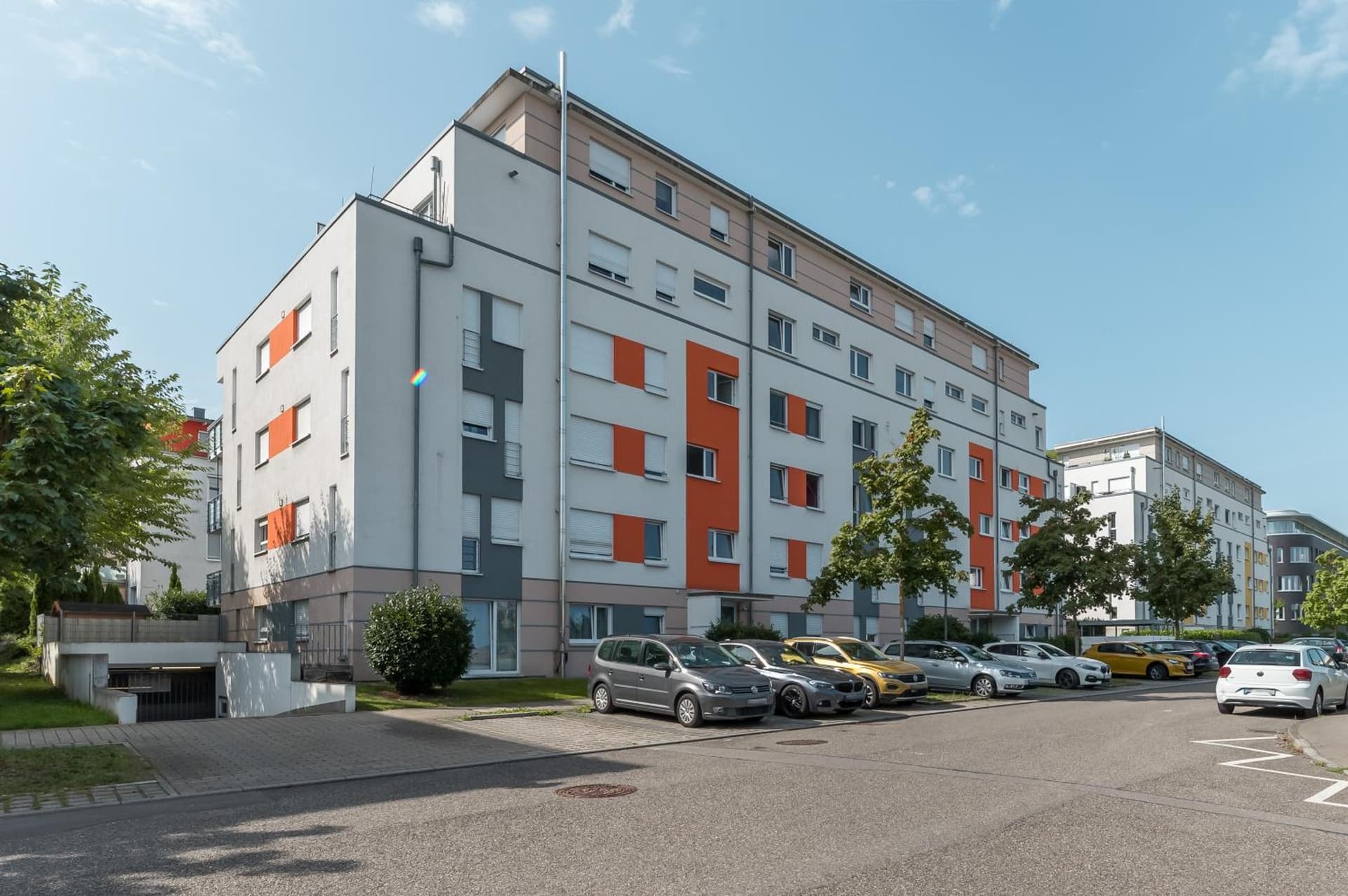 Deluxe Business Apartment 90qm 2 SZ und Büro Tiefgarage 3 Min Flughafen