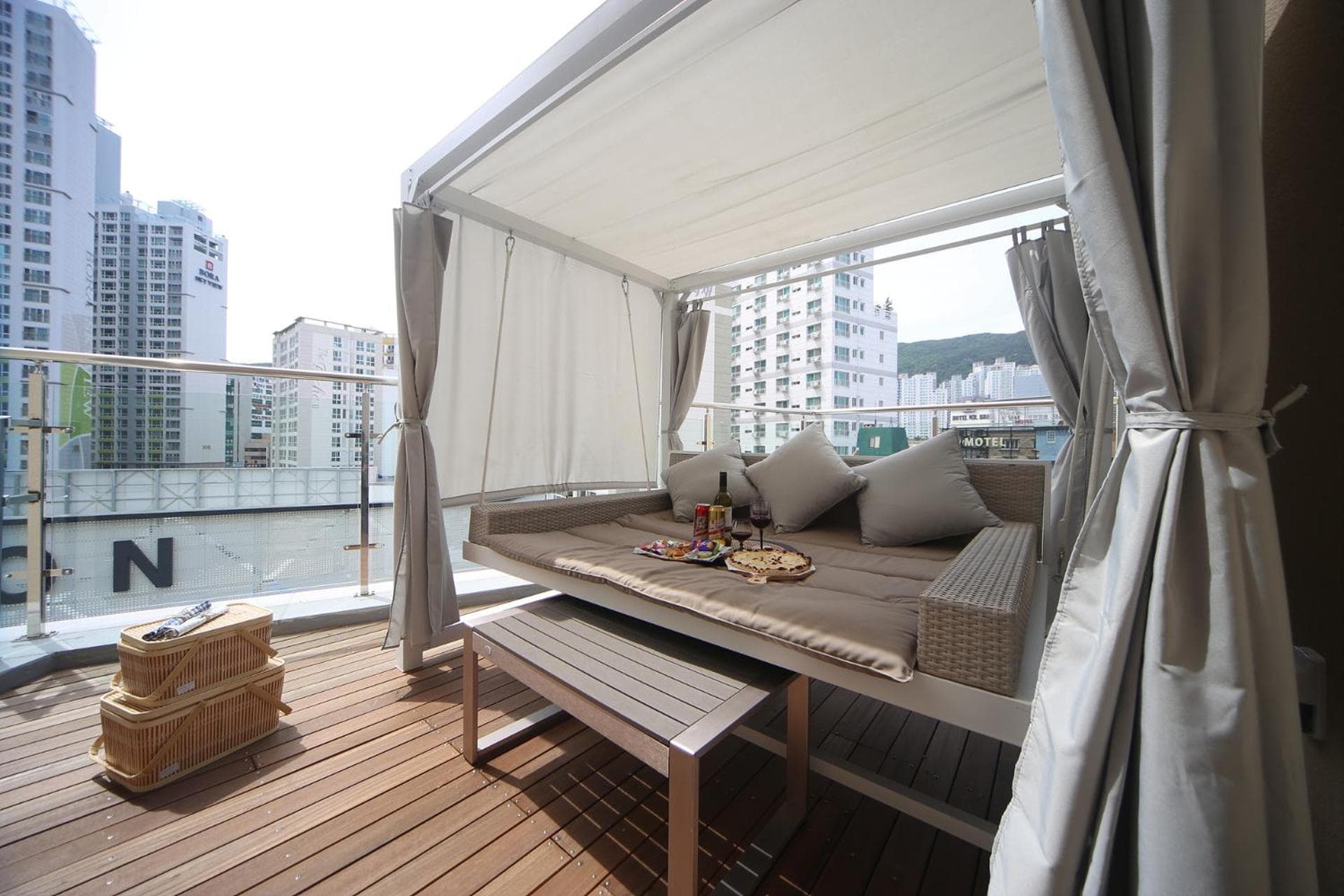 Dongnae Hound Hotel Sajik Minam Station