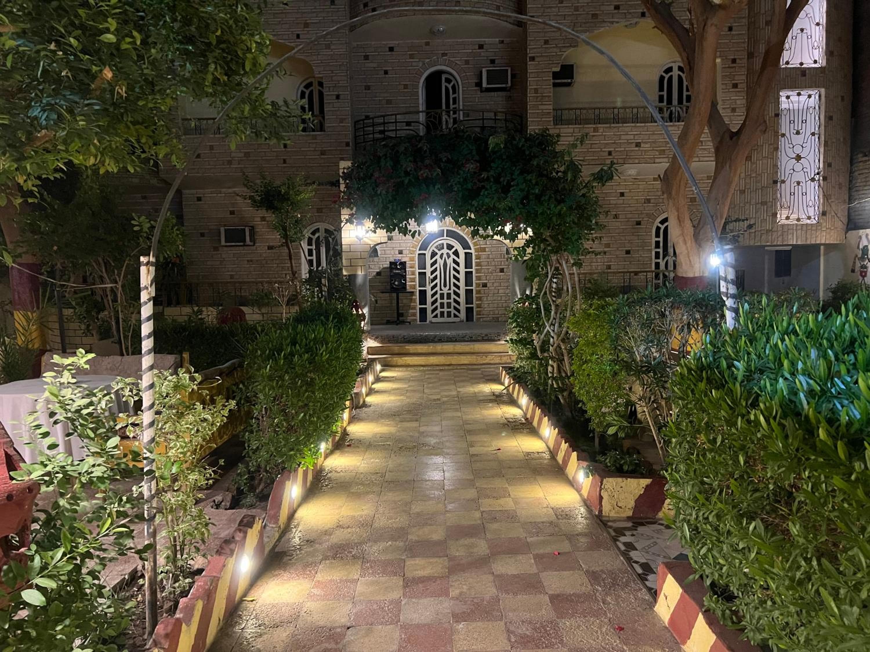 Elphardous Hotel