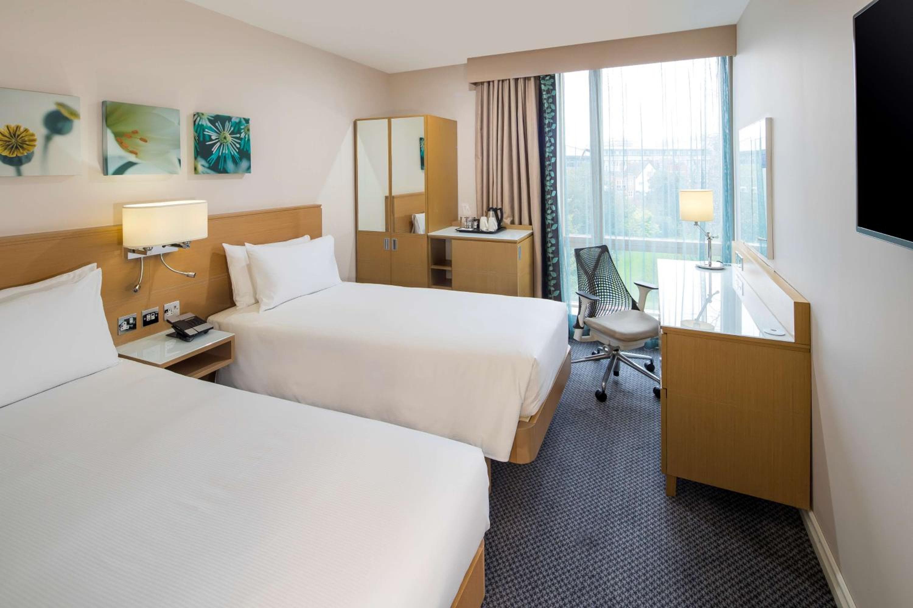 Hilton Garden Inn Bristol City Centre 2