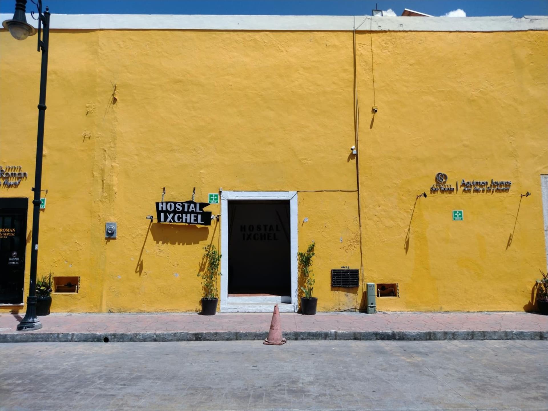Hostal Ixchel - AC, WiFi & Tours in Valladolid Downtown