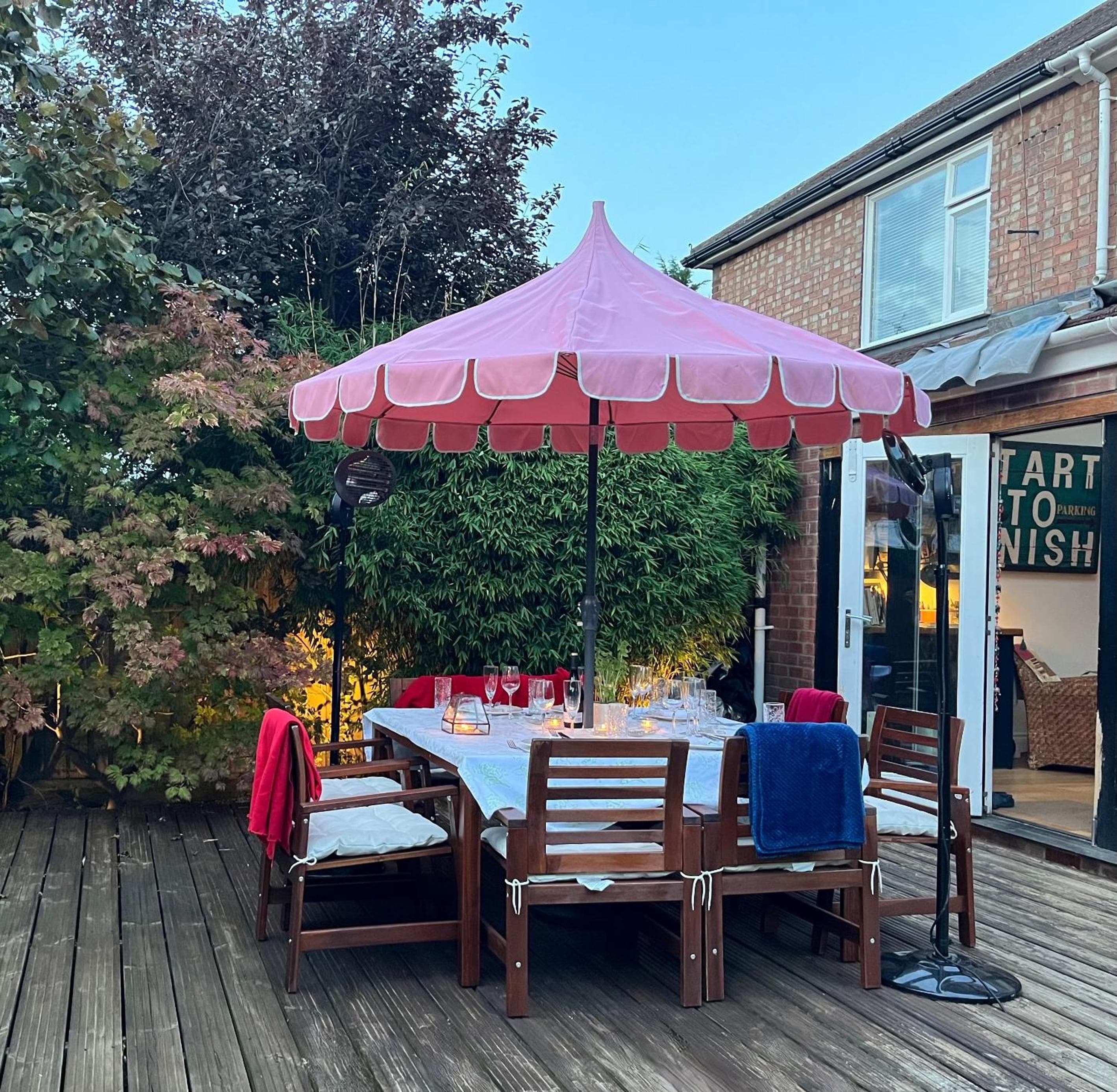 Modern, independent Gr Floor 1 bed, bathroom, shared garden, private entry with Free Parking