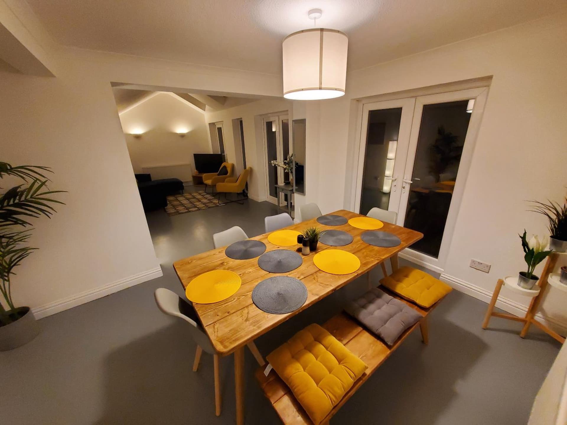 5 bedroom, recently renovated house close to Hastings Beach