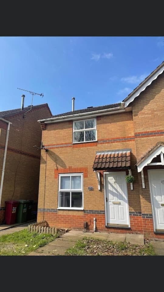Bluebell House 2 bedroom with parking and garden