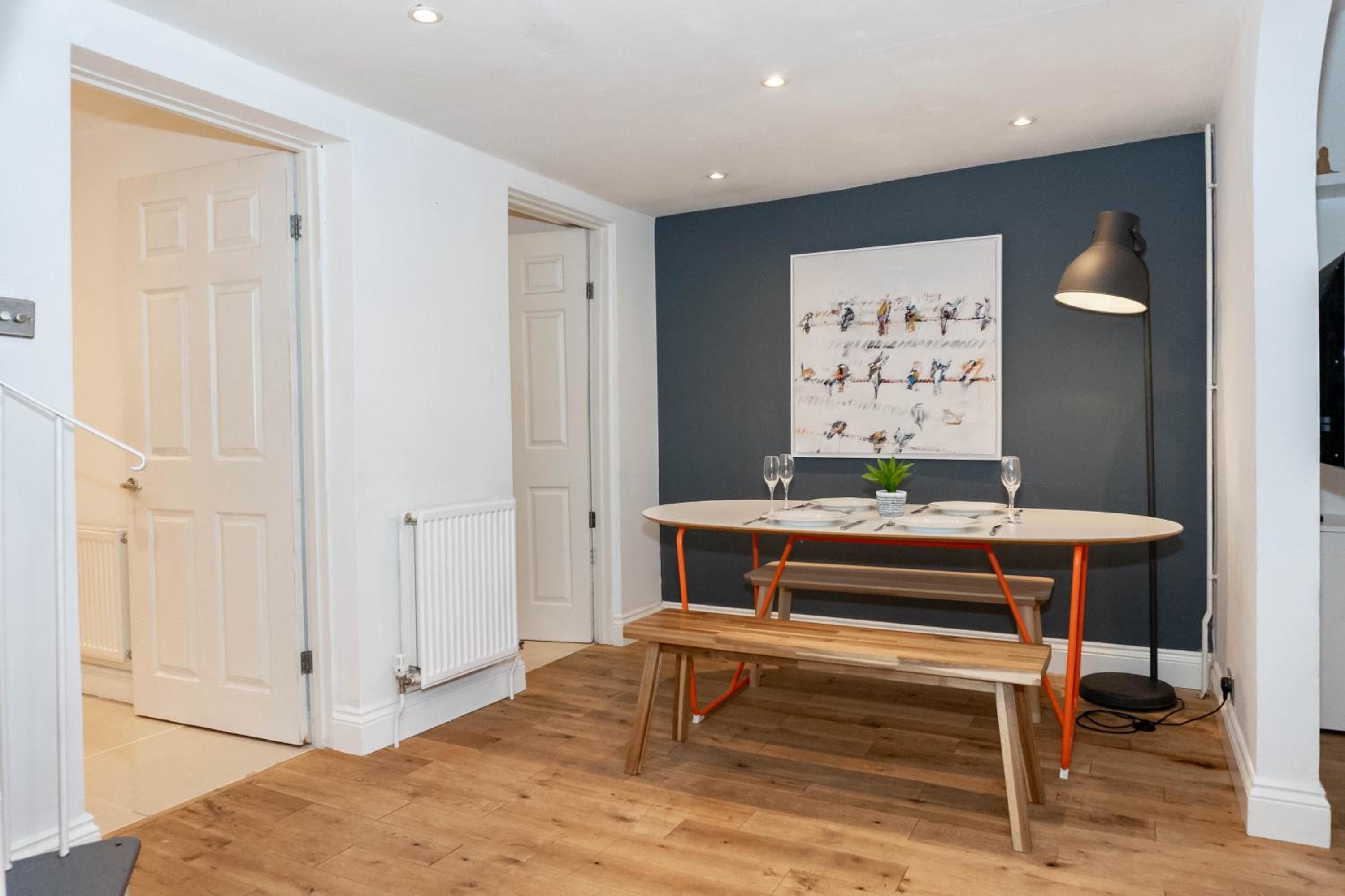 Cheltenham-Cosy 2 Bedroom Home-Work or Leisure