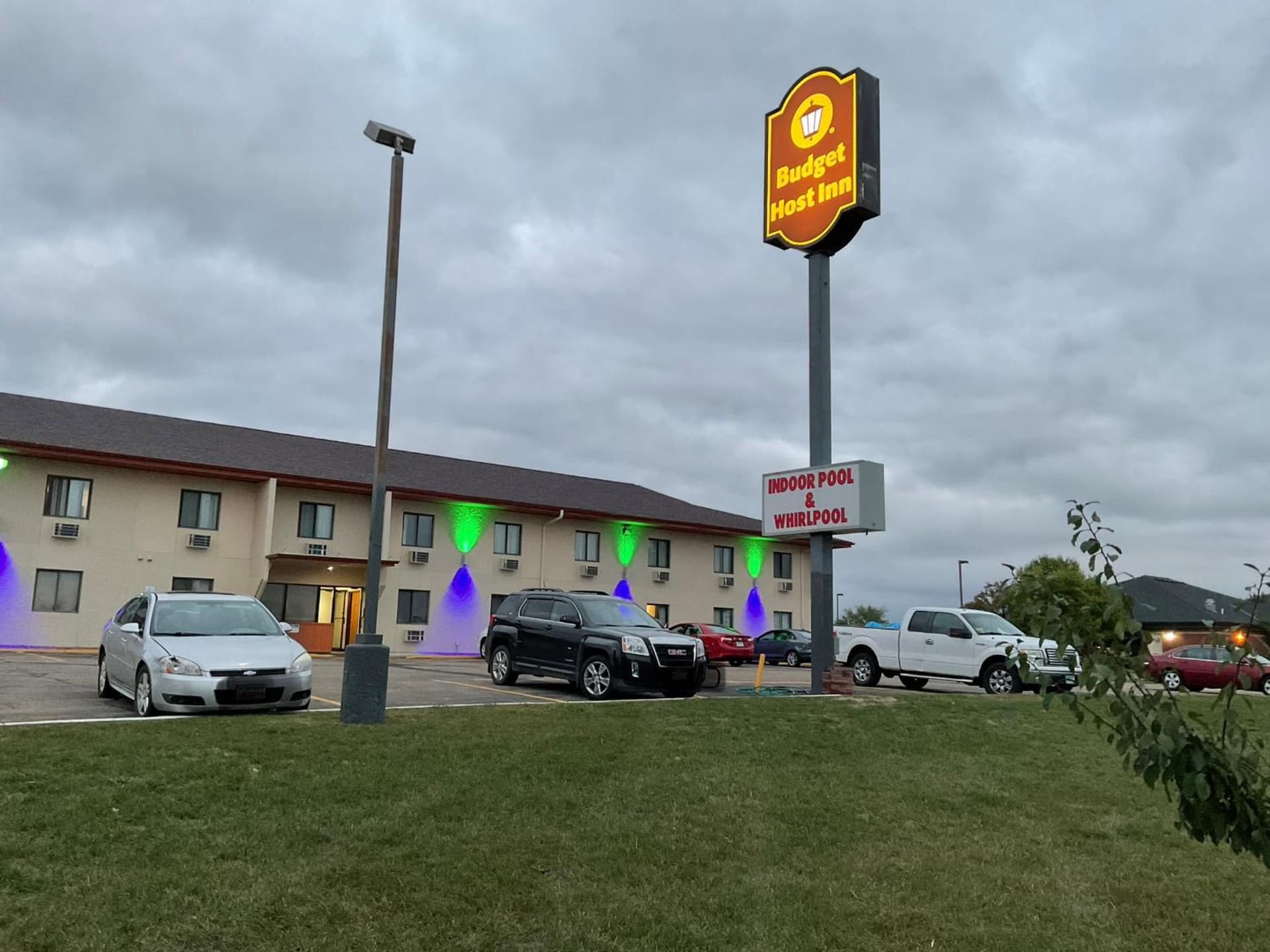 Budget Host Inn