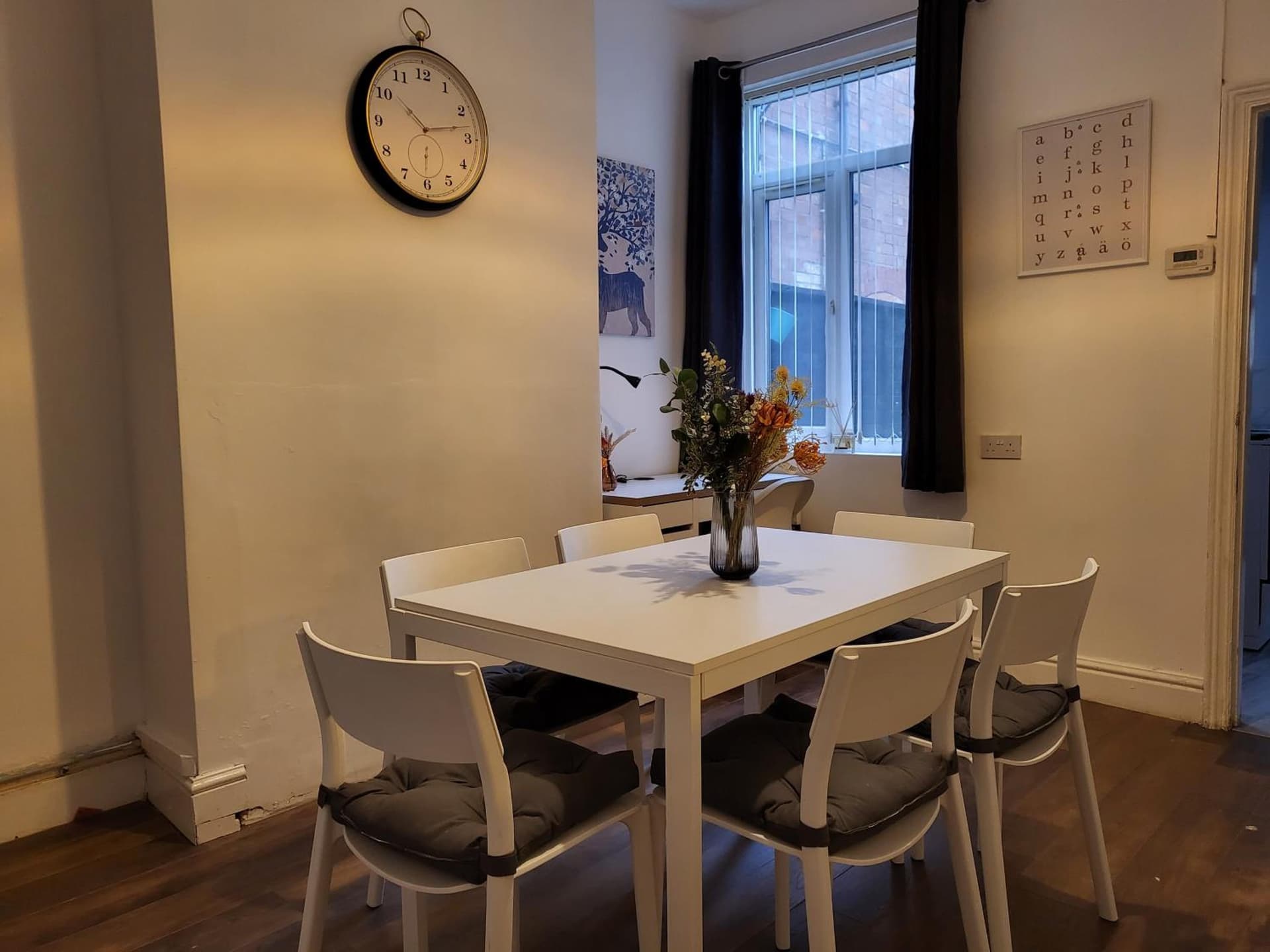Lovely Coventry Home - Great for Business, Contractors, Families, Relocators, mins walk to City Centre and University