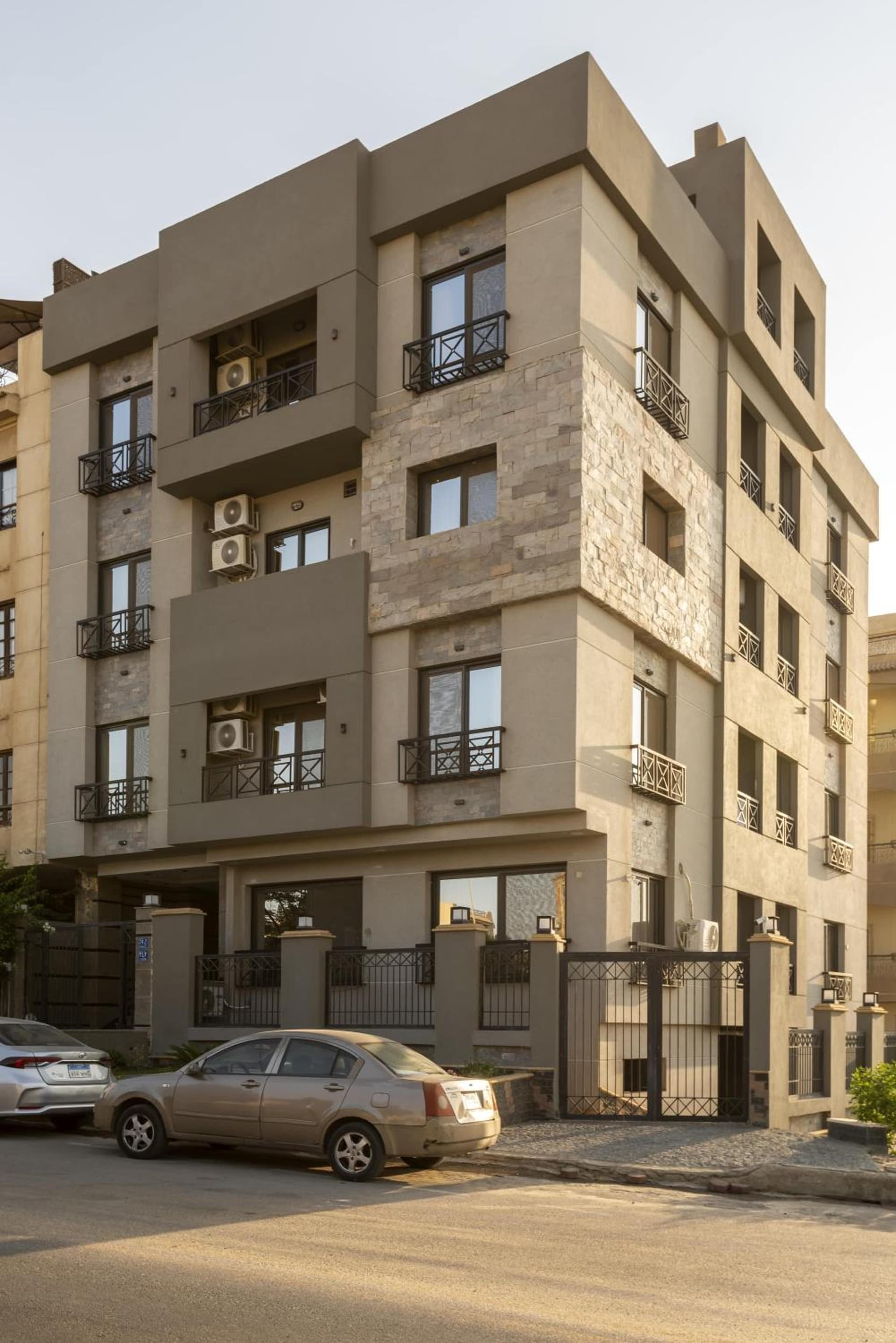 Travelholic AUC Residence