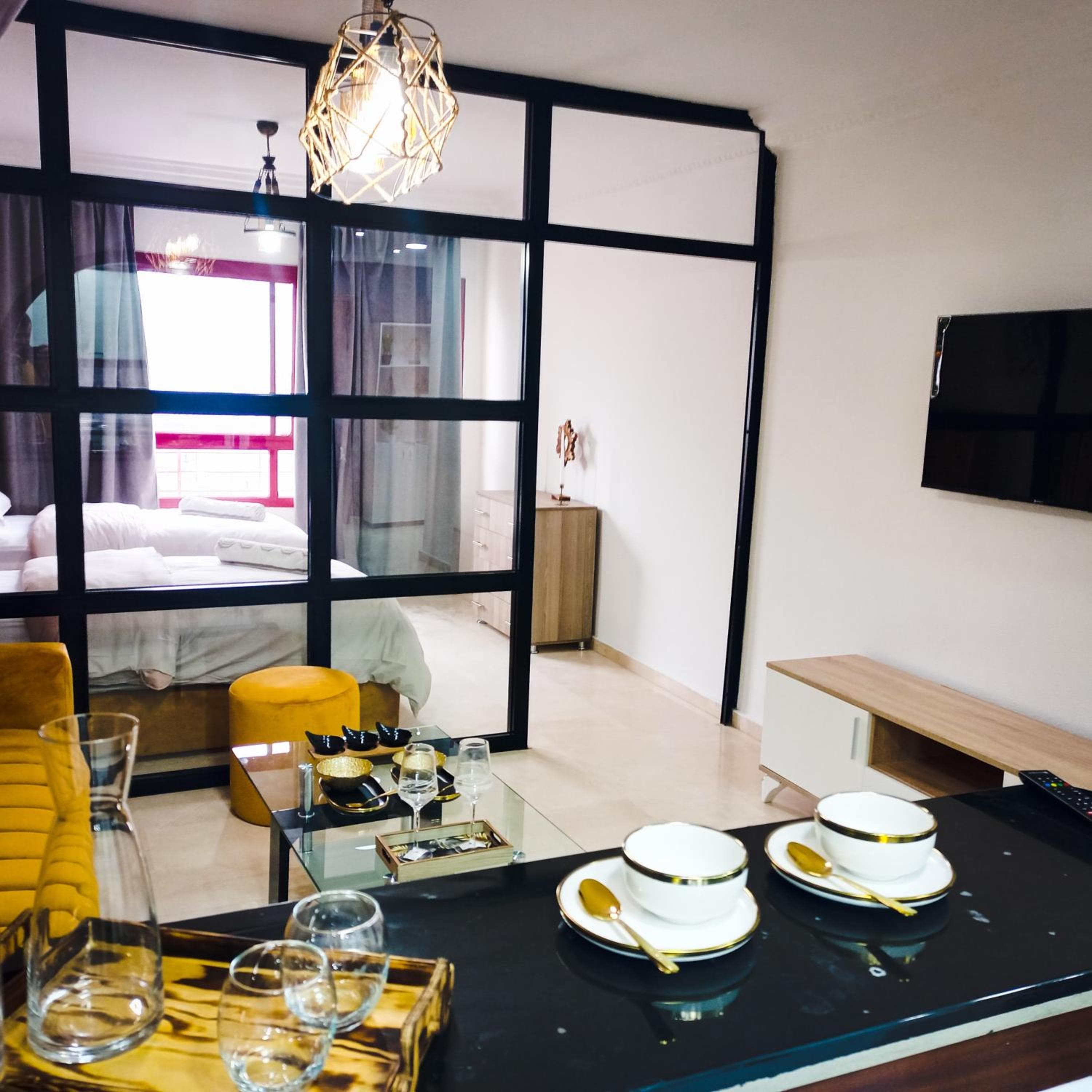 Moderne Appartement au plein Centre-Ville en Face Hilton & la Gare de Train TGV avec climatisation