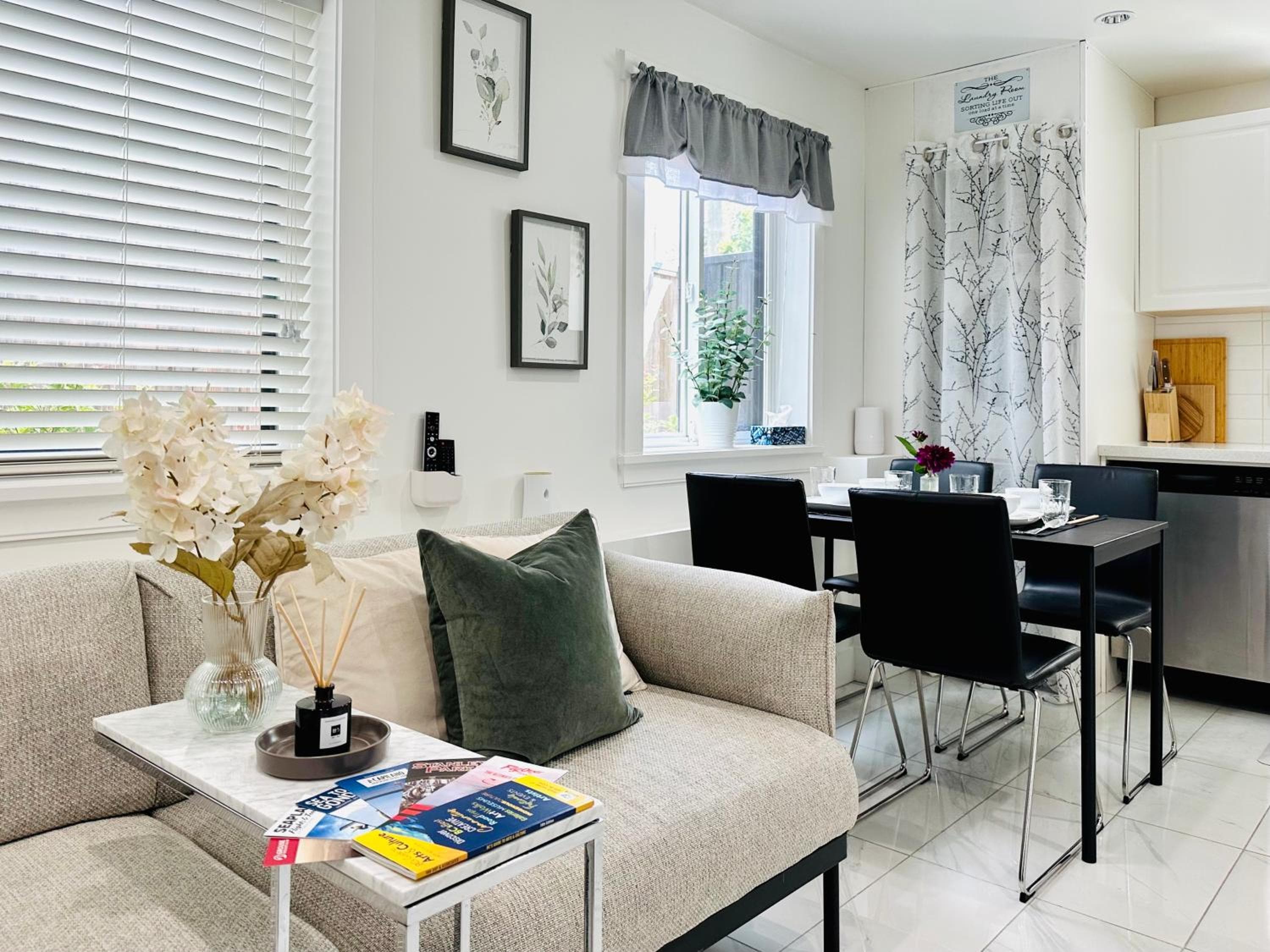 2BR 1.5BA Full Kitchen Private Guest House - Free Parking - Central Location
