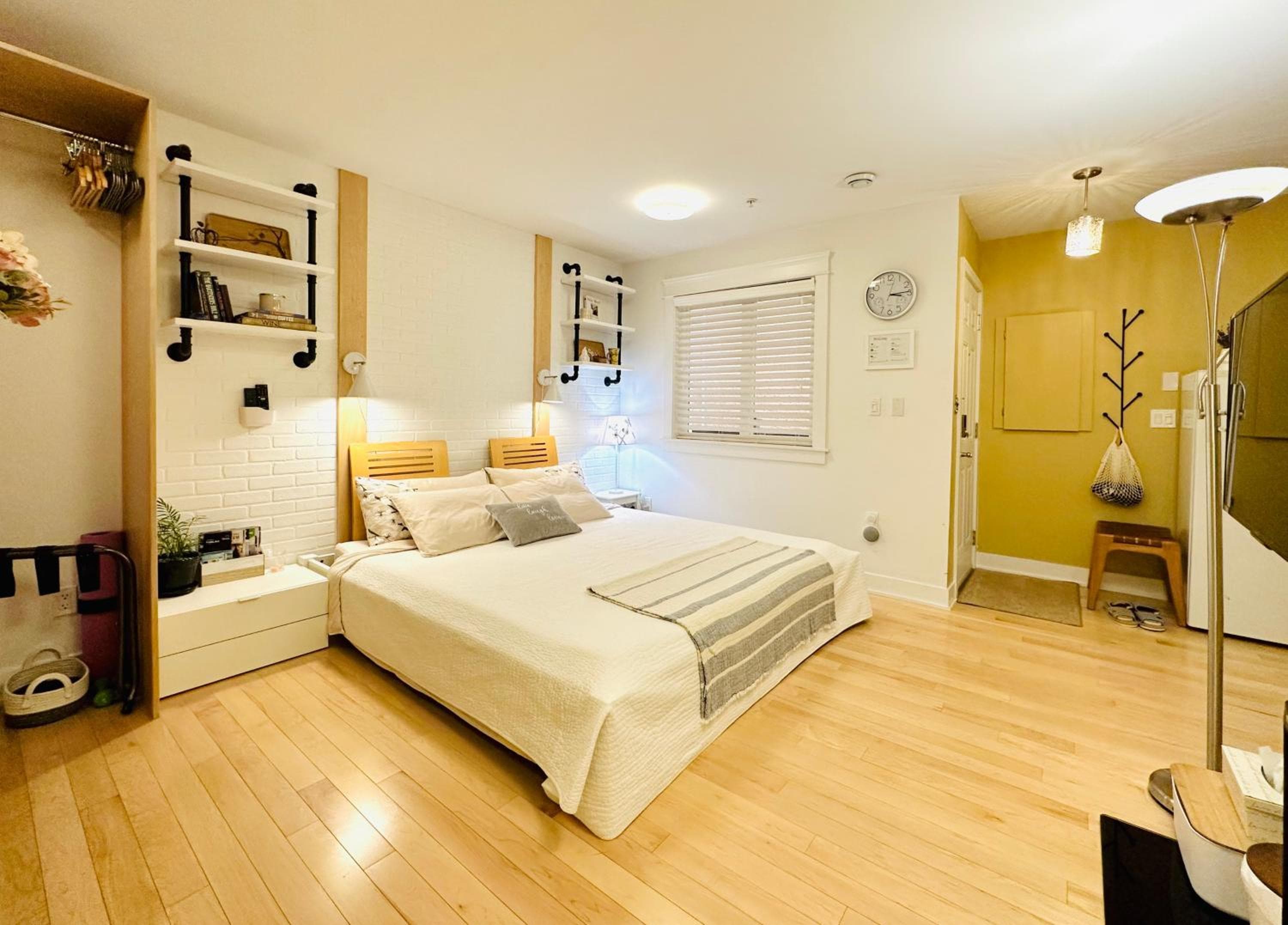 Cozy Studio 10mins to Downtown - King Bed - Bathtub - Free Parking