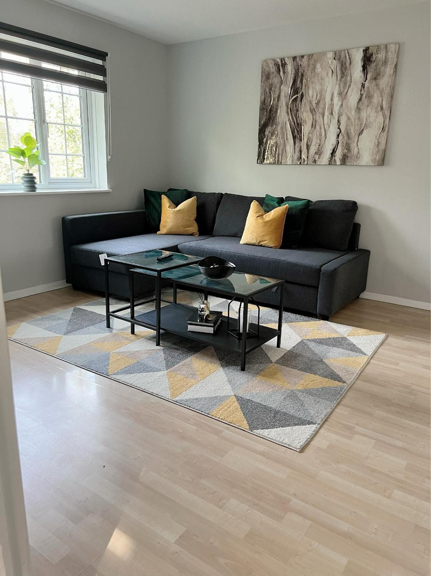 Stunning apartment in Beckton with Private Entrance