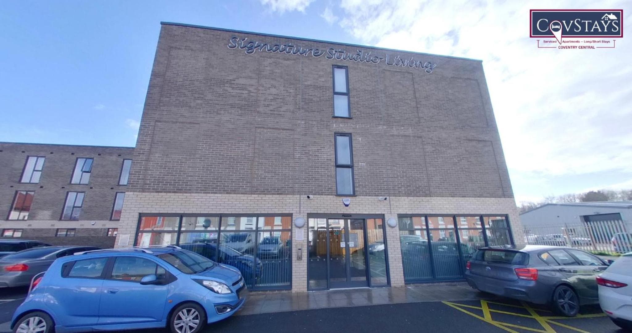 Signature House - Contemporary Studios in Coventry City Centre, free parking, by COVSTAYS